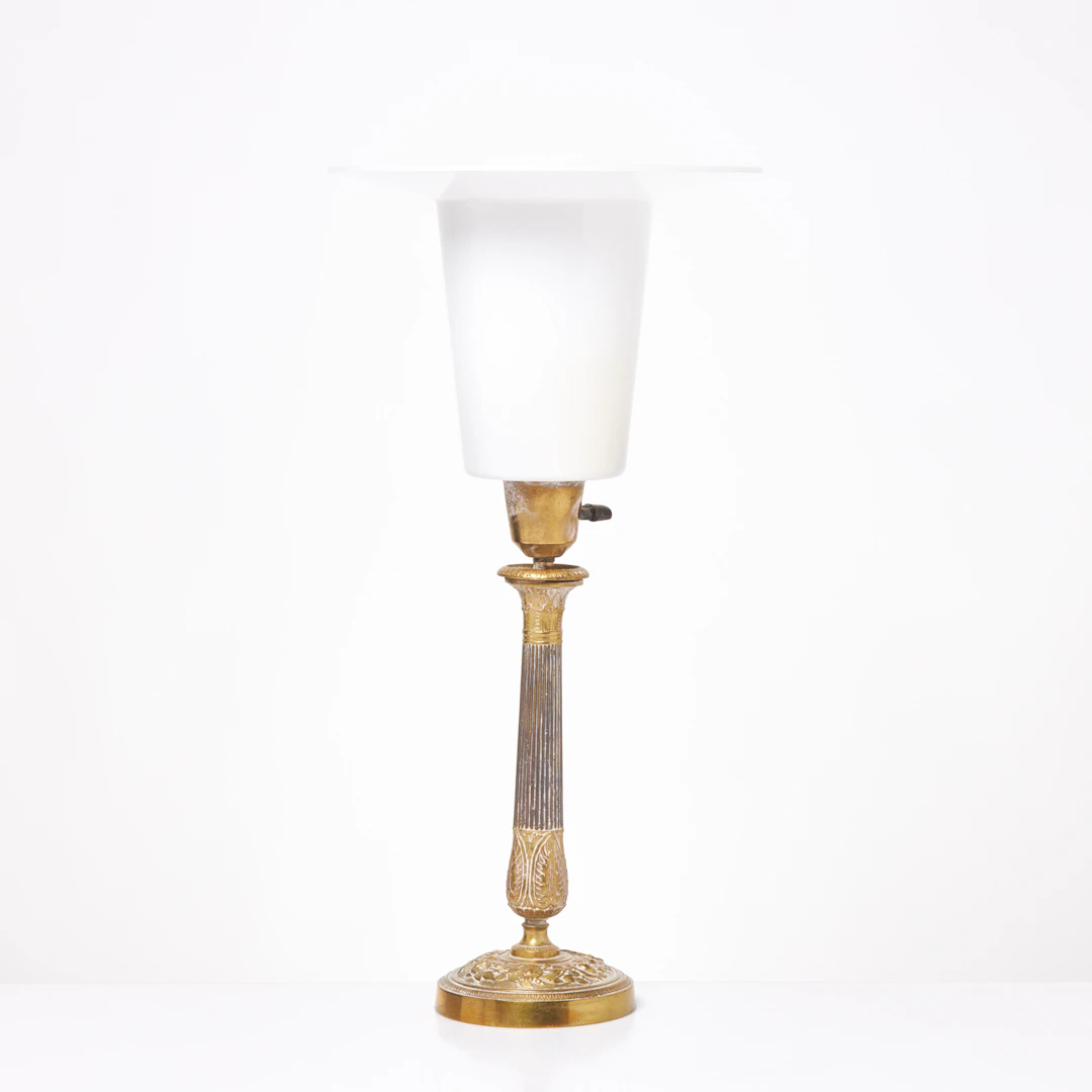 BORDSLAMPA. Asea, märkt E1138, skaft empire modell, basen dekorerad med rosor.