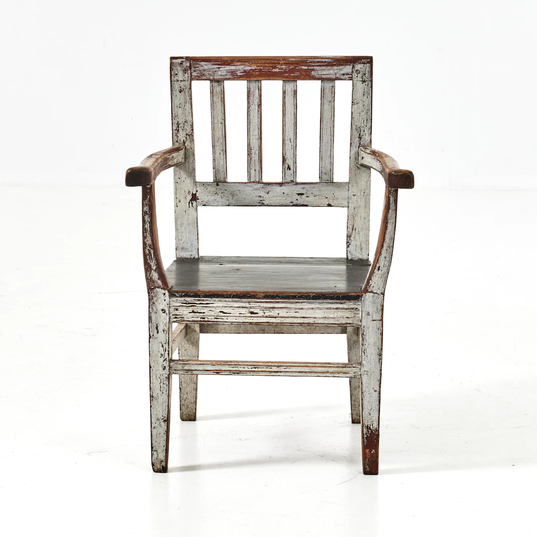 BARNSTOL, gustaviansk, 1800-talets första hälft, gråmålad med svart sitts.