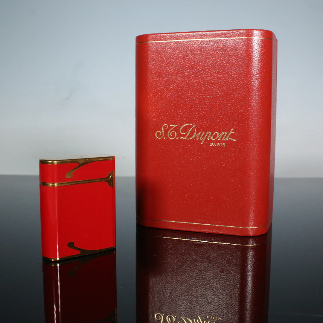 S.T.DUPONT. Feuerzeug, Modell '' Soubreny '' Laque De Chine , Paris