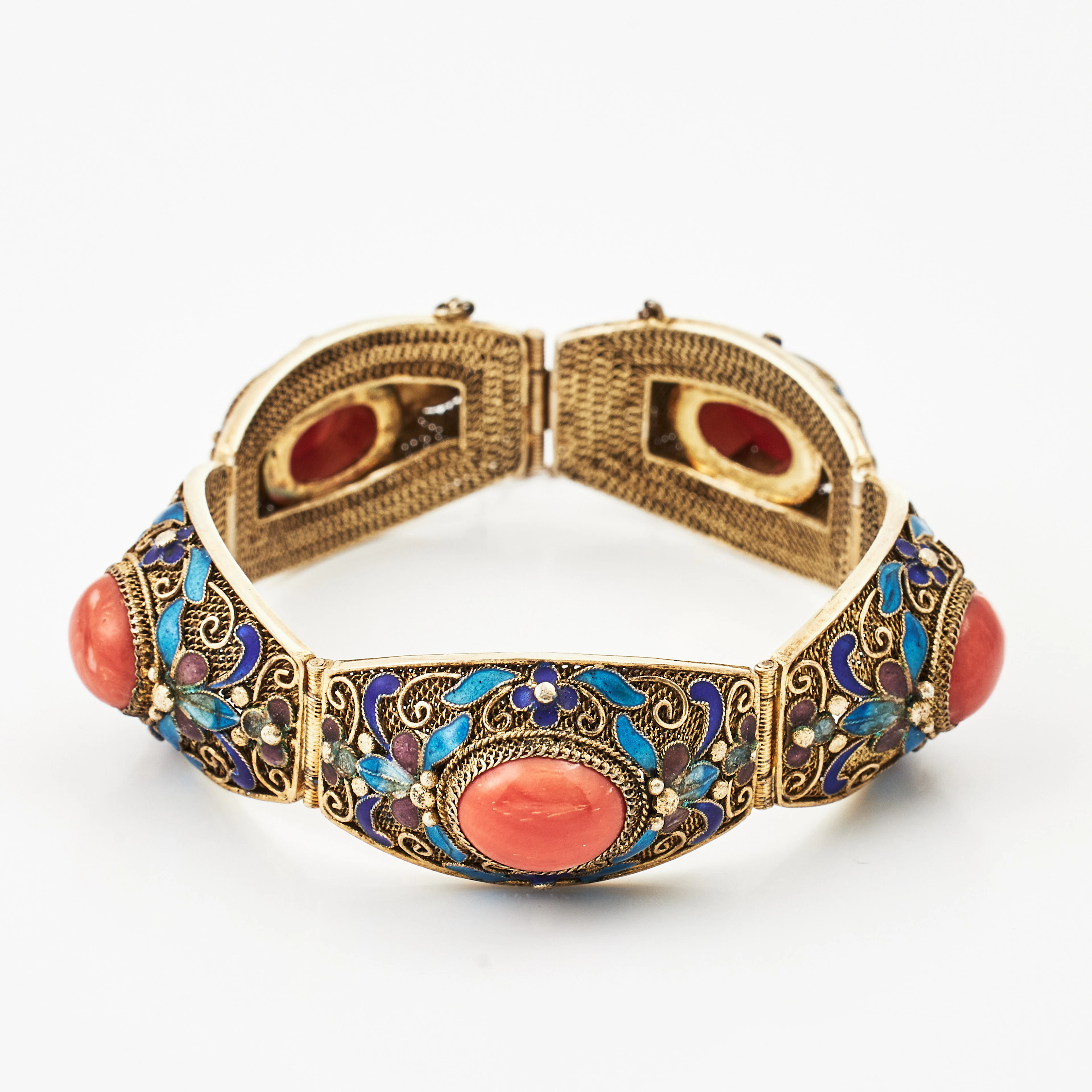 ARMBAND, förgyllt silver, polykrom emaljdekor samt med 5 cabochonslipade