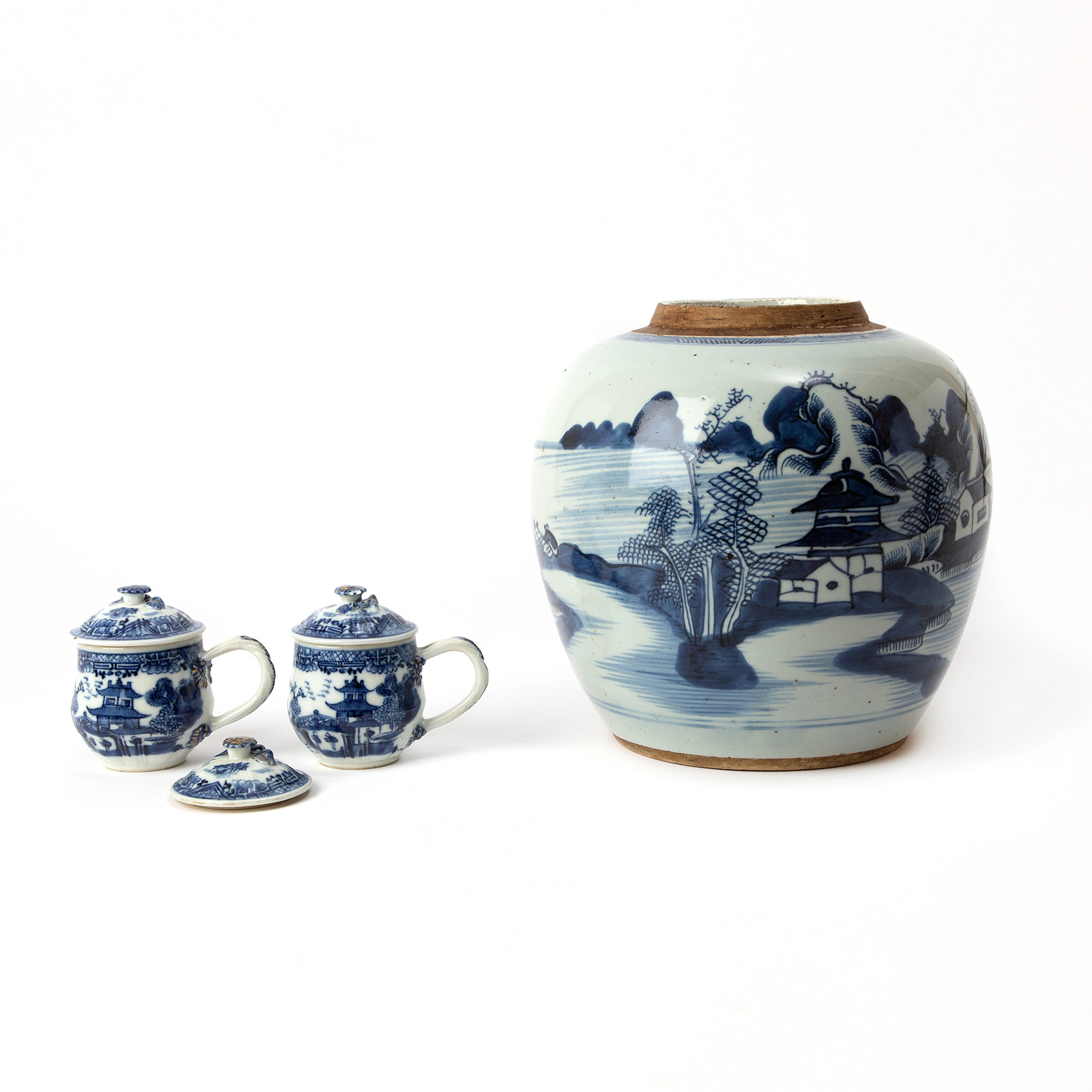BOJAN SAMT CREMEKOPPAR. porslin, Kina, 1700-tal.