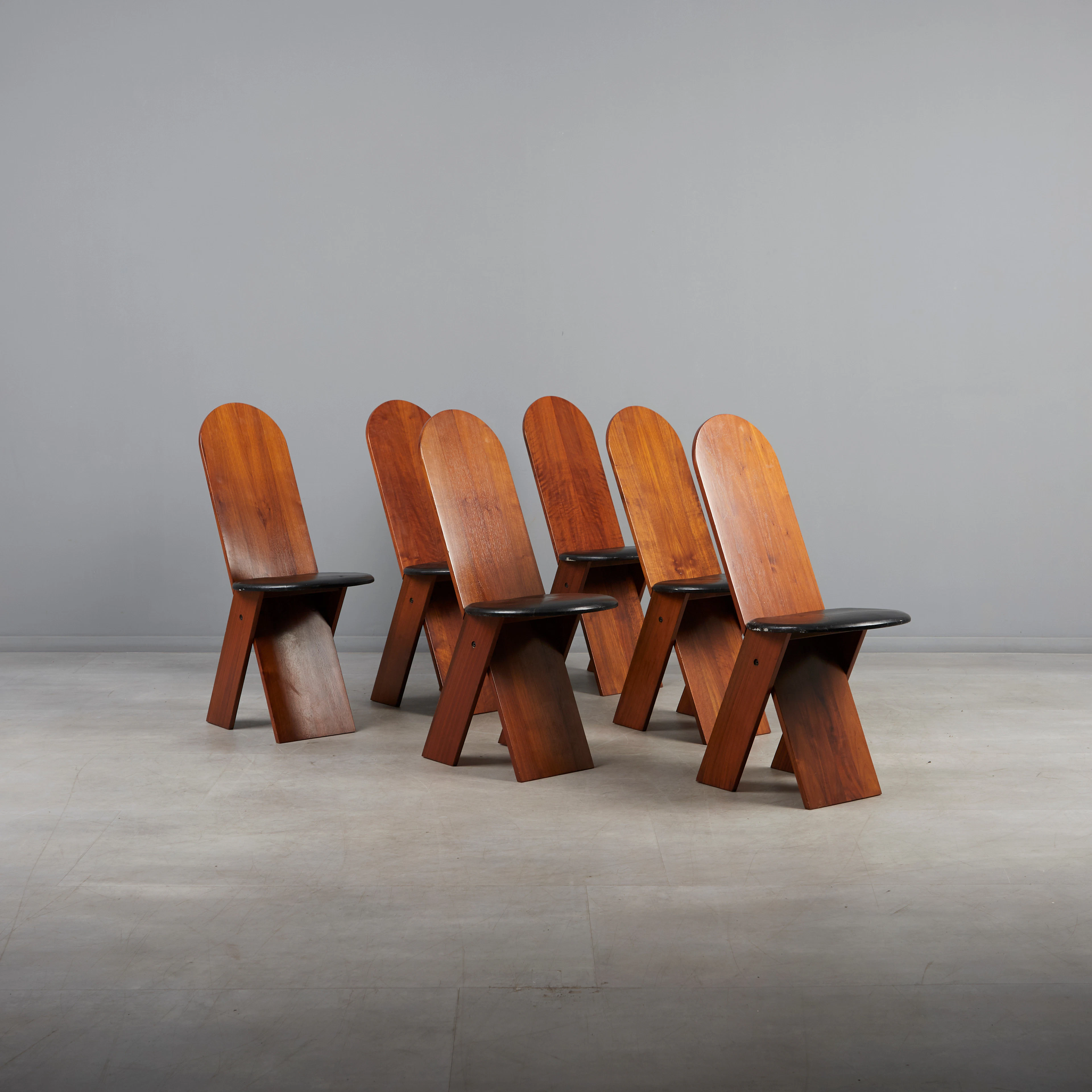 MARCO ZANUSO. für Poggi, sechs Esszimmerstühle, Modell 'SD57', Walnuss