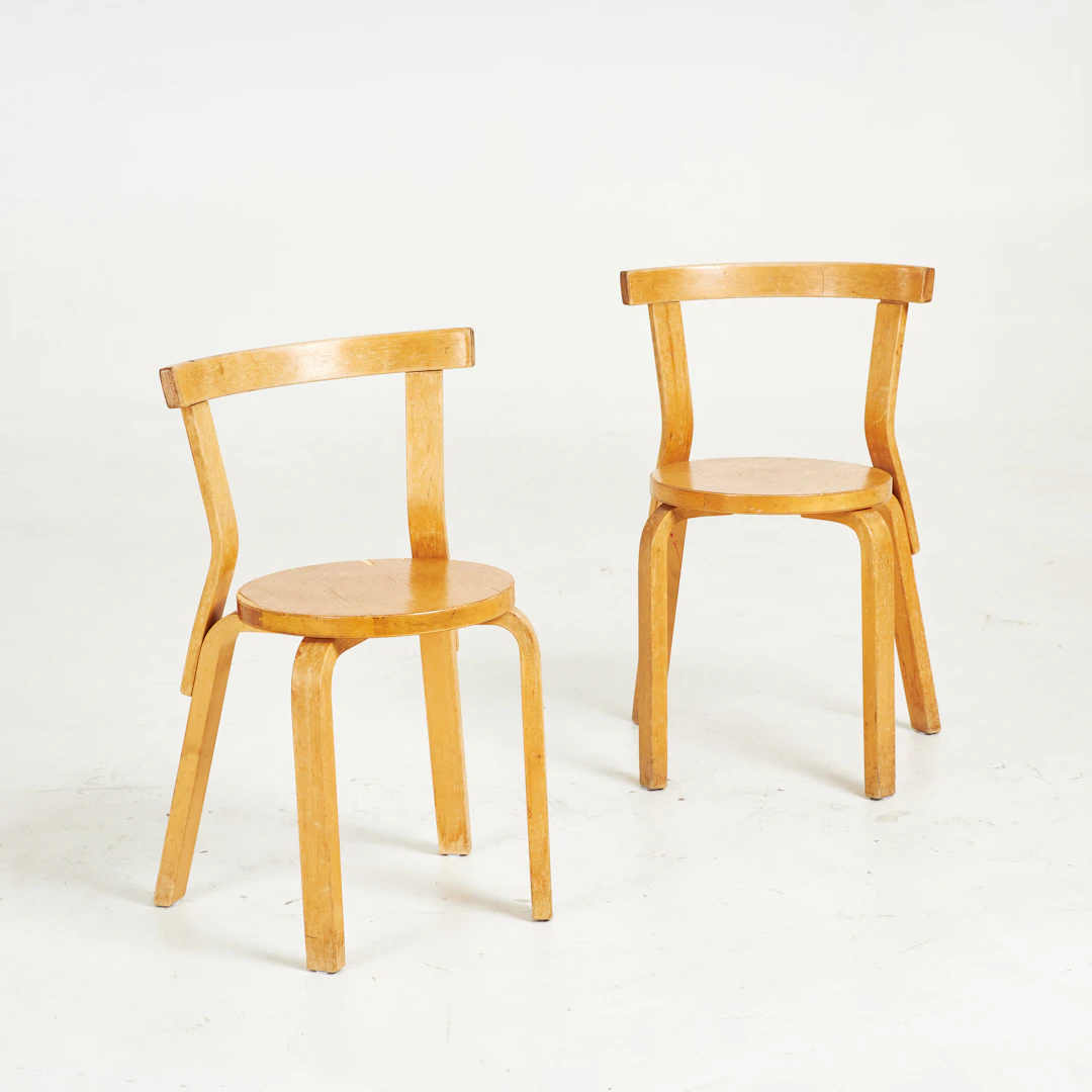 ALVAR AALTO. Stolar, 1 par, modell 68, för Artek, björk.