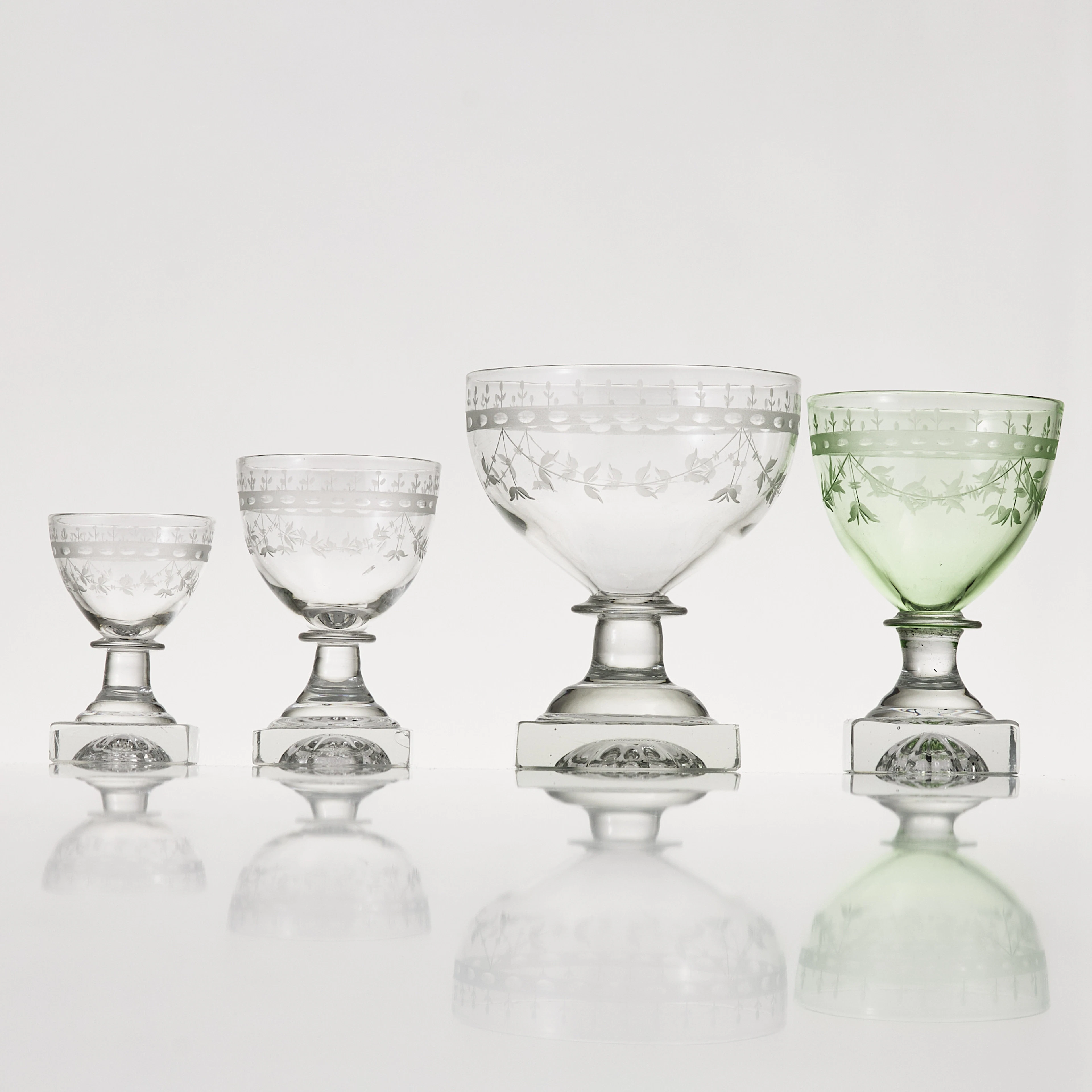 GLASSERVIS, 77 delar, Sverige, empirestil, 1900-talets början, slipad dekor.