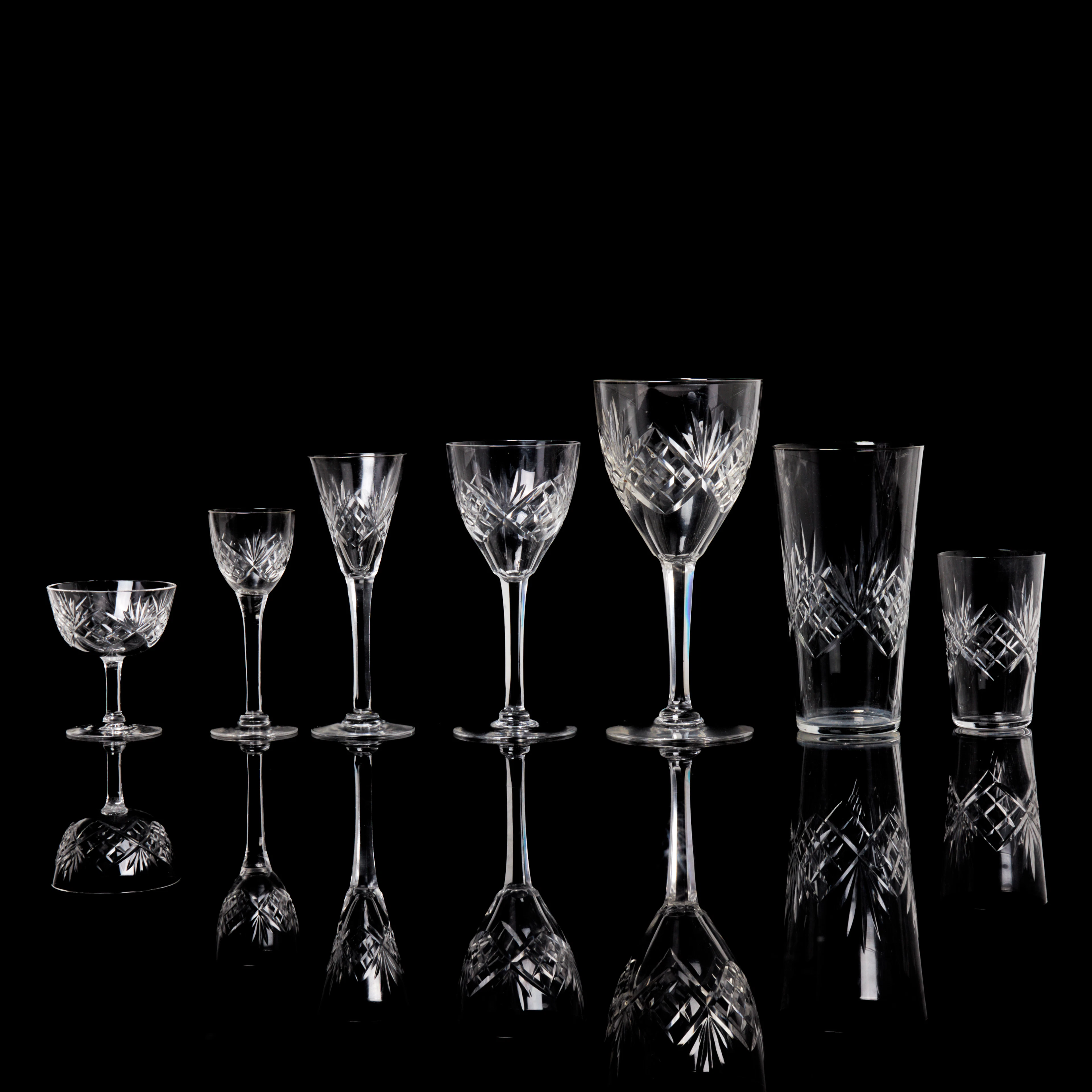 GLASSERVIS, 69 dlr, "Helga", Kosta.