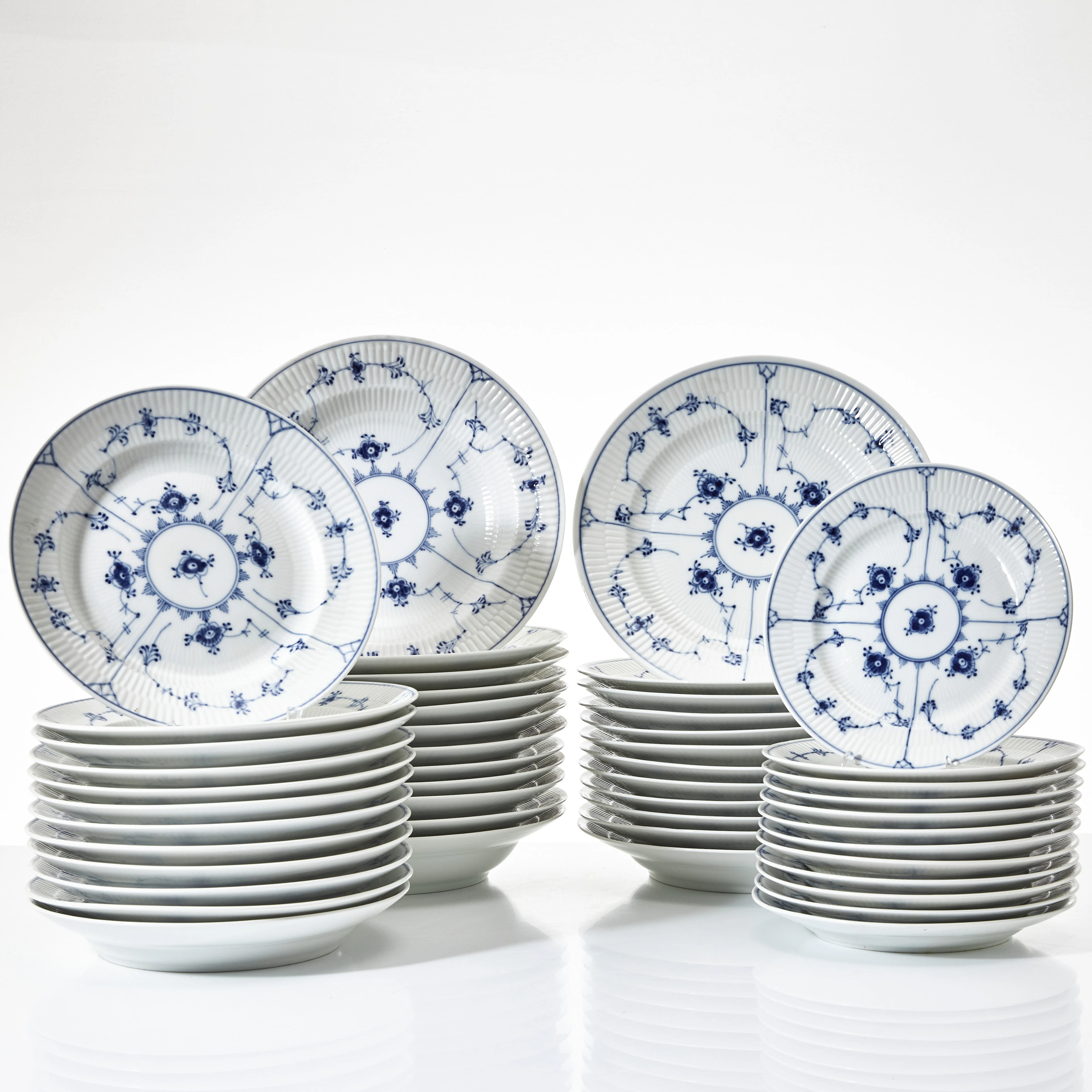 KUNGLIG DANSK, "Musselmalet", servisdelar, 48 st, Danmark, porslin.