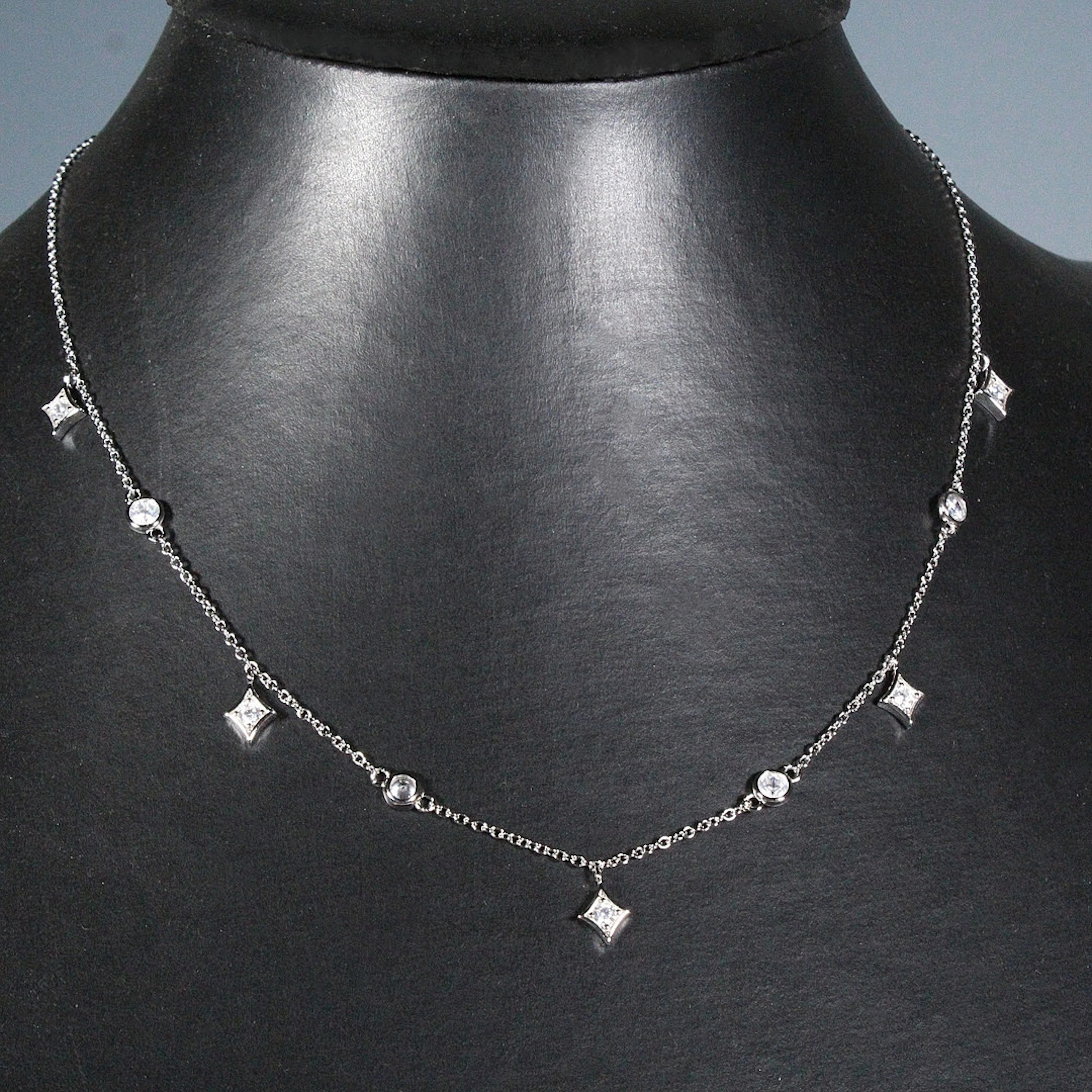 MERALIN JEWELRY. Halskette mit Zirkonia, 925er Sterlingsilber, Italien.