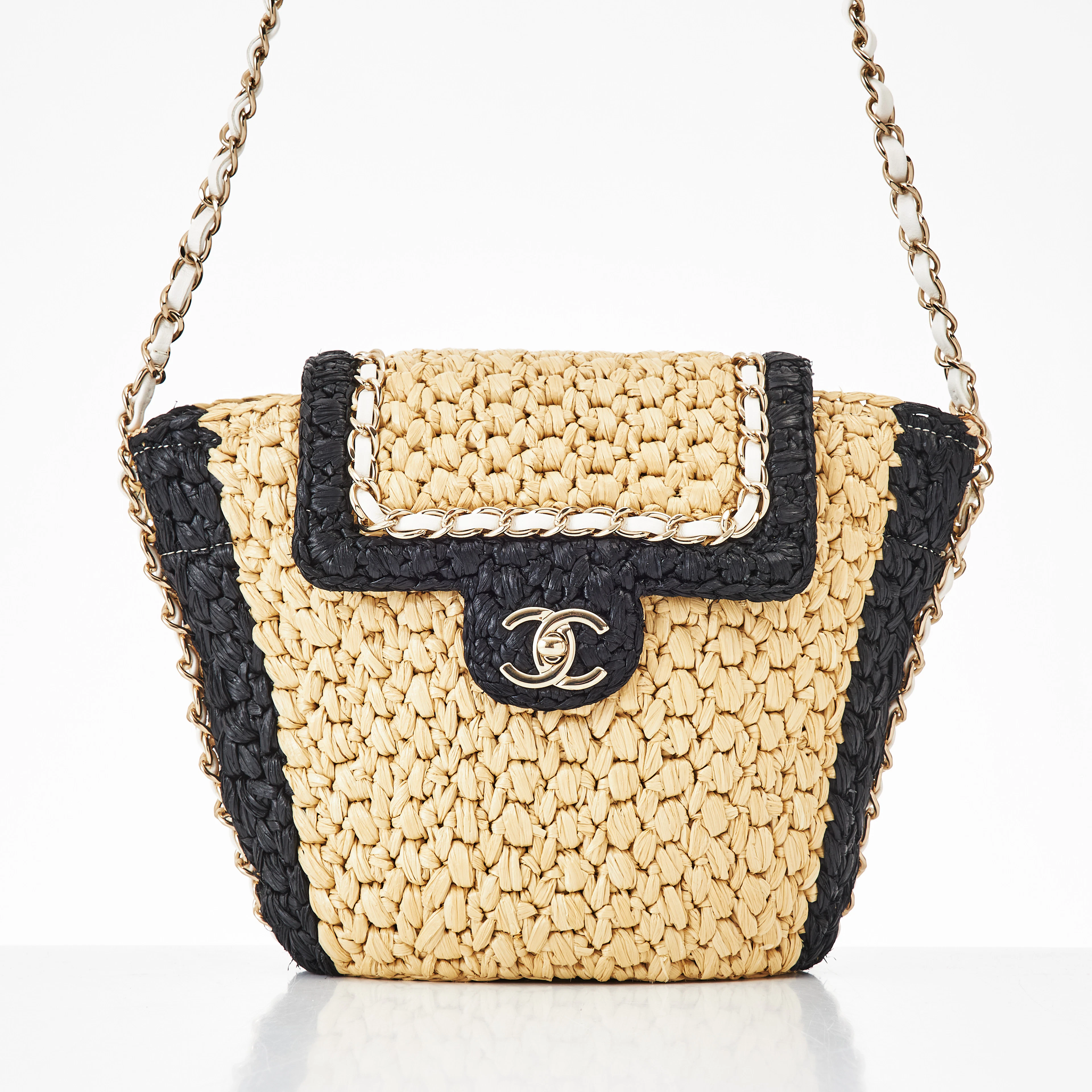 CHANEL, "Raffia flap shoulder bag", i svart och naturfärg, klassisk