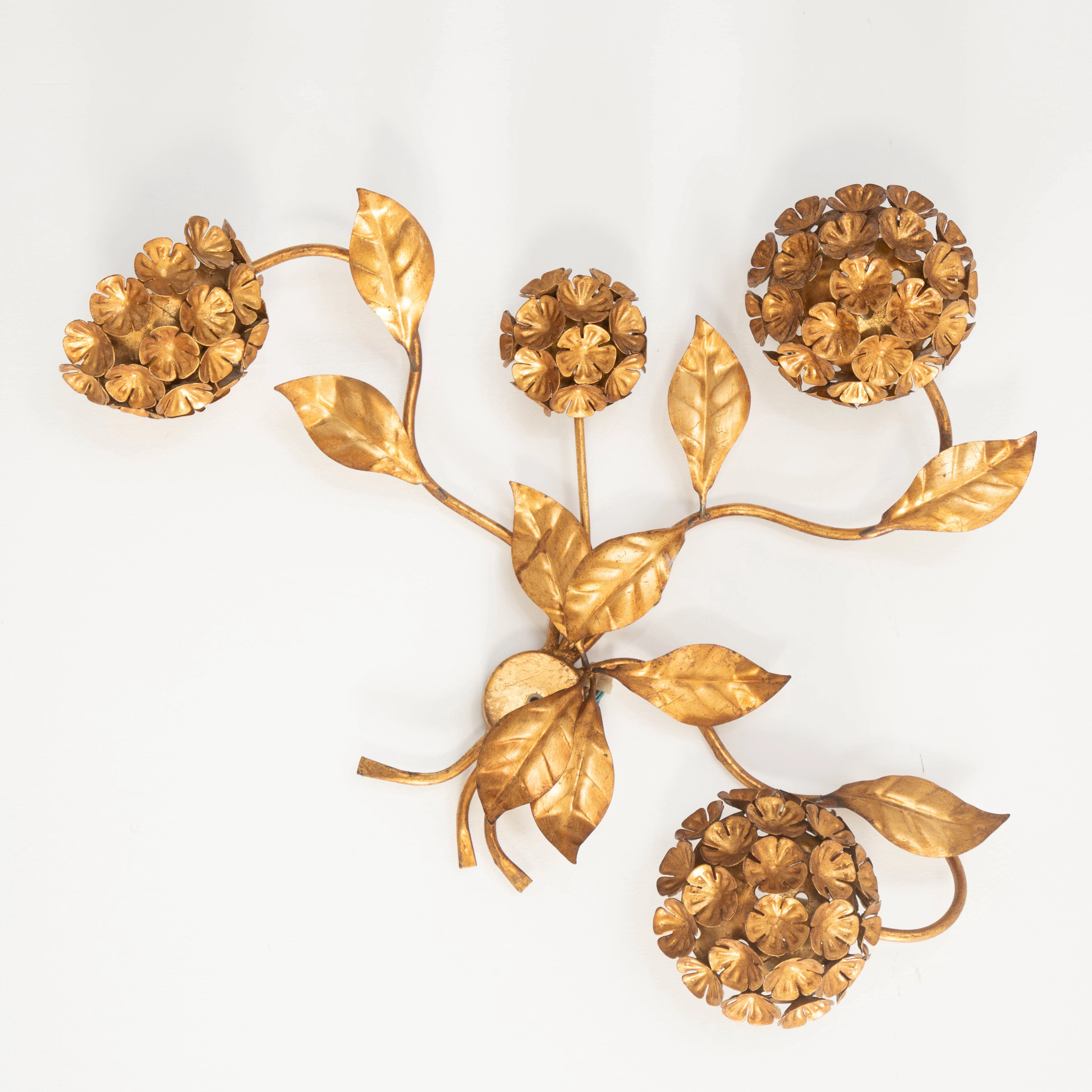 Wandlampe/Wandskulptur 'Hortensie', Entwurf wohl HANS KÖGL, 1970er Jahre.