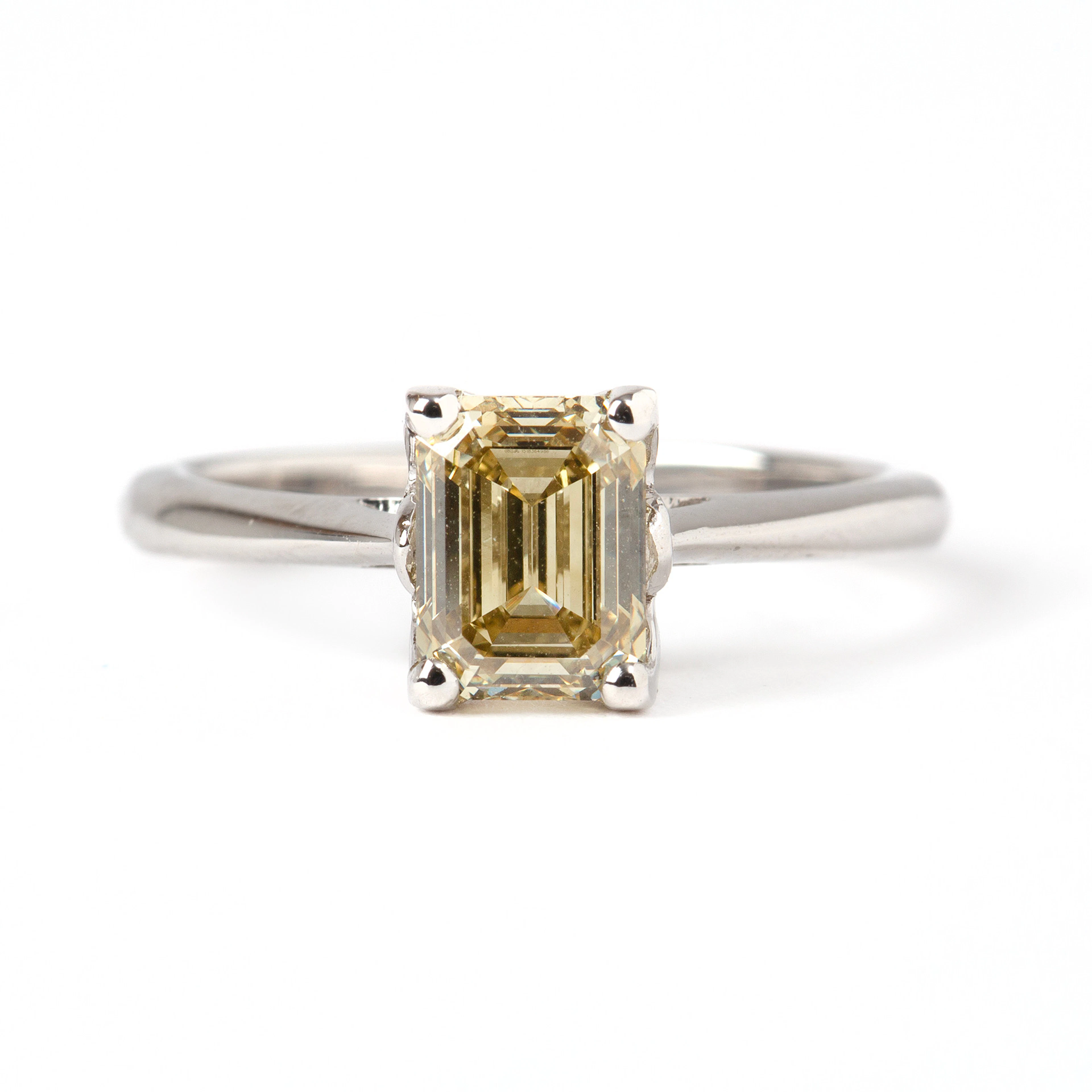 RING, 18K vitguld med diamant.