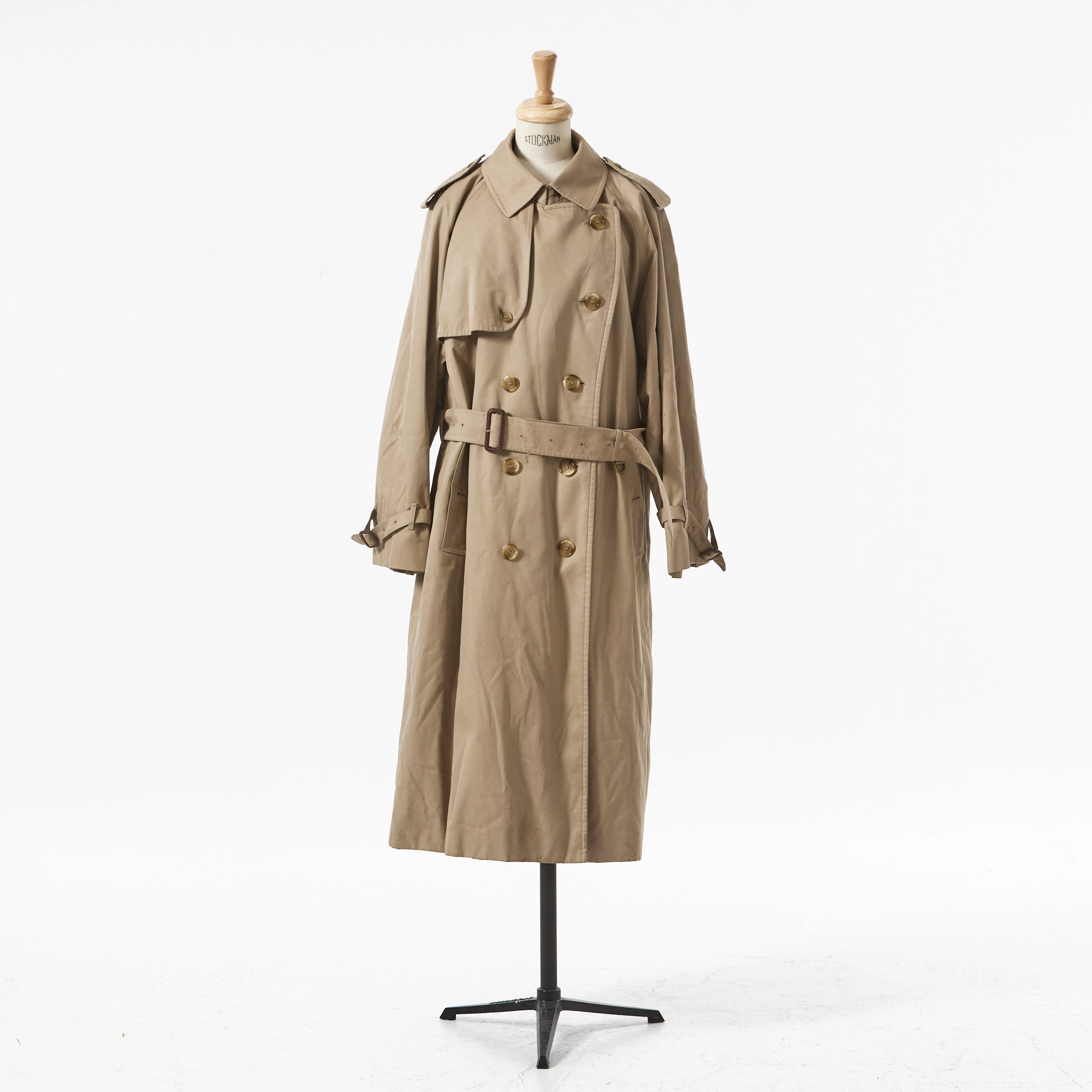 BURBERRY, trenchcoat.