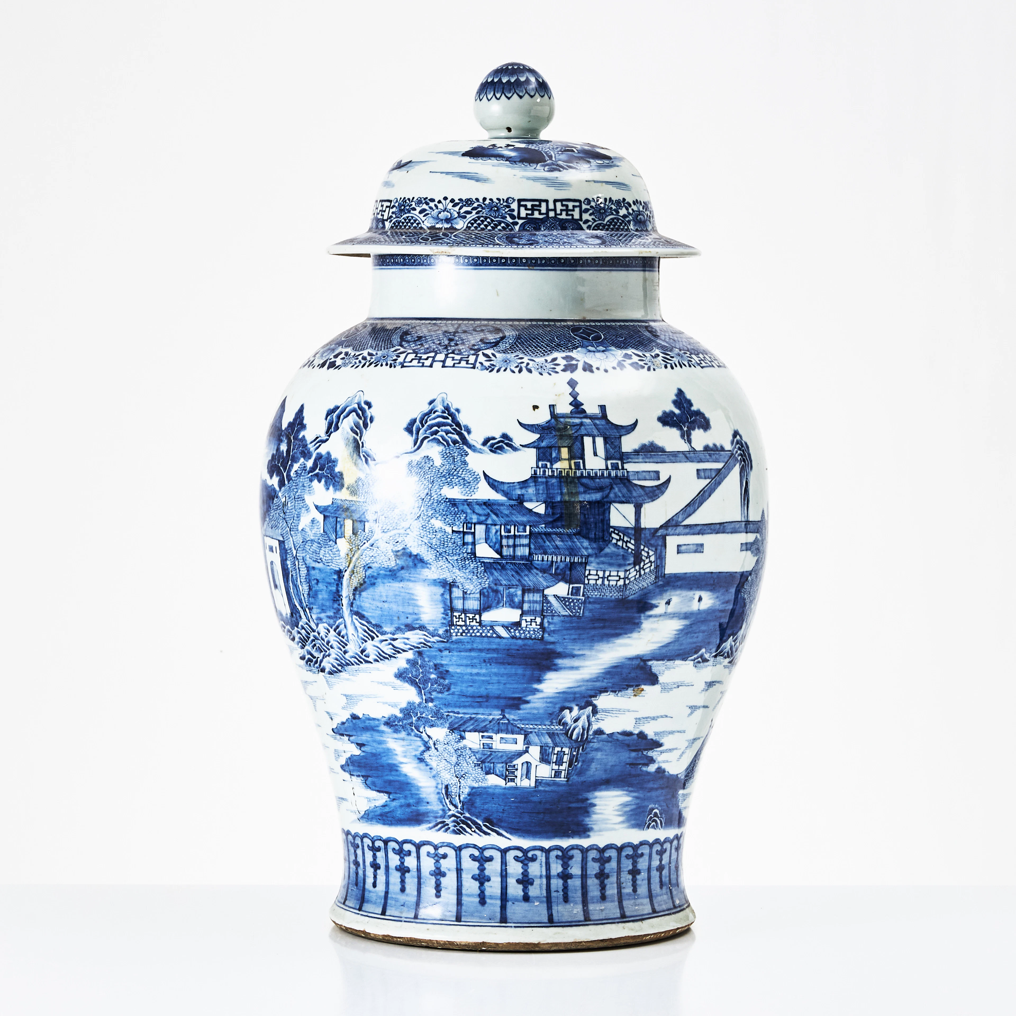 LOCKURNA, porslin, Kina, Qianlong (1736-1795), balusterformad, dekor