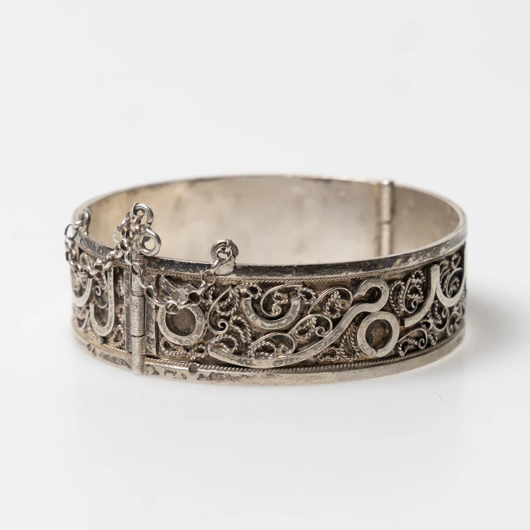 ARMRING, filigranarbete, omkring 1920/30, Frankrike.