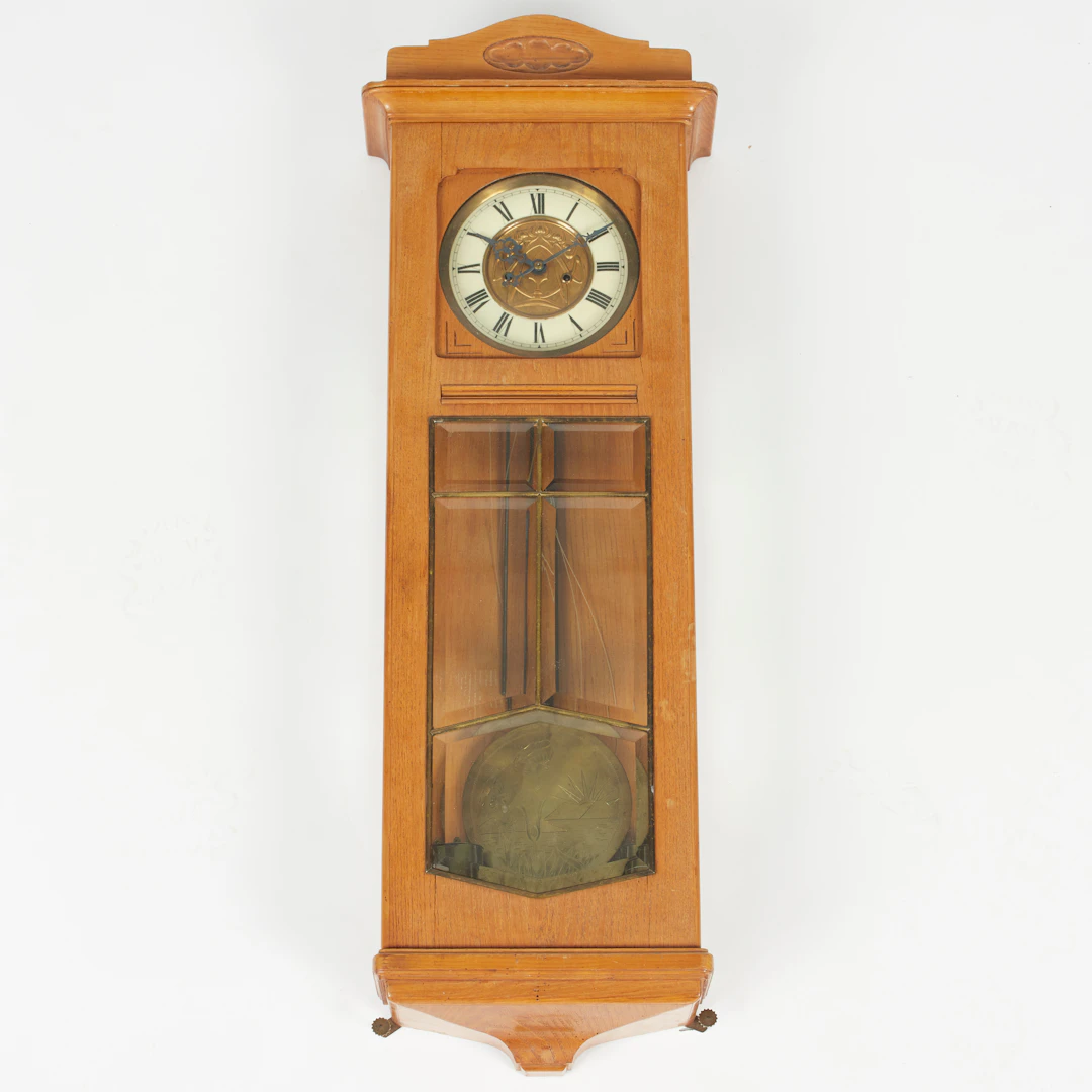 JUGENDSTIL Wanduhr, Holz, 20. Jahrhundert.