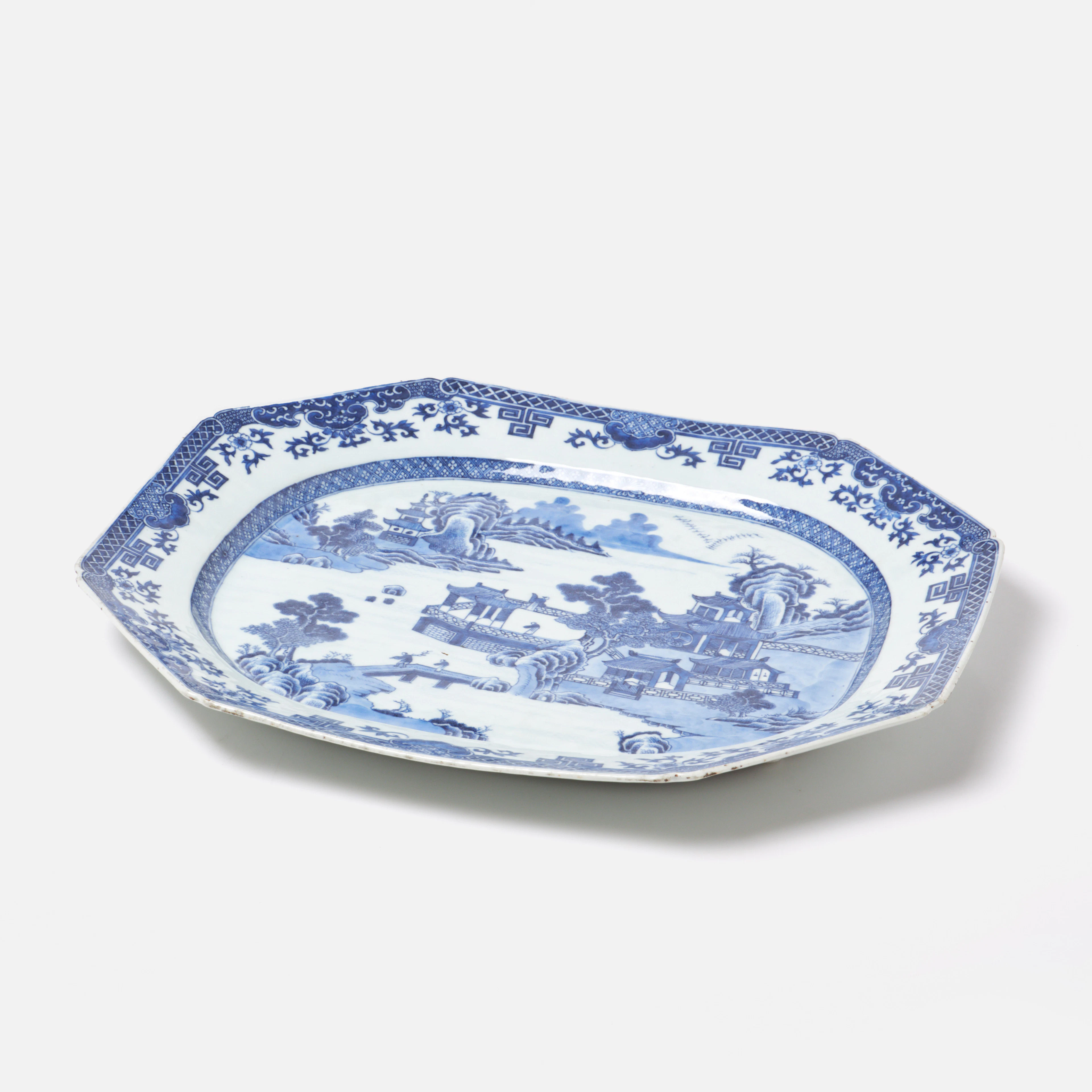 STEKFAT. Qianlong, porslin, underglasyrblått, flodlandskap.