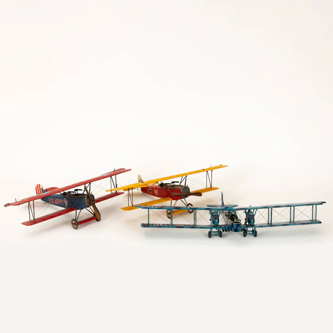 Drei Flugzeugmodelle / Biplanes (3).