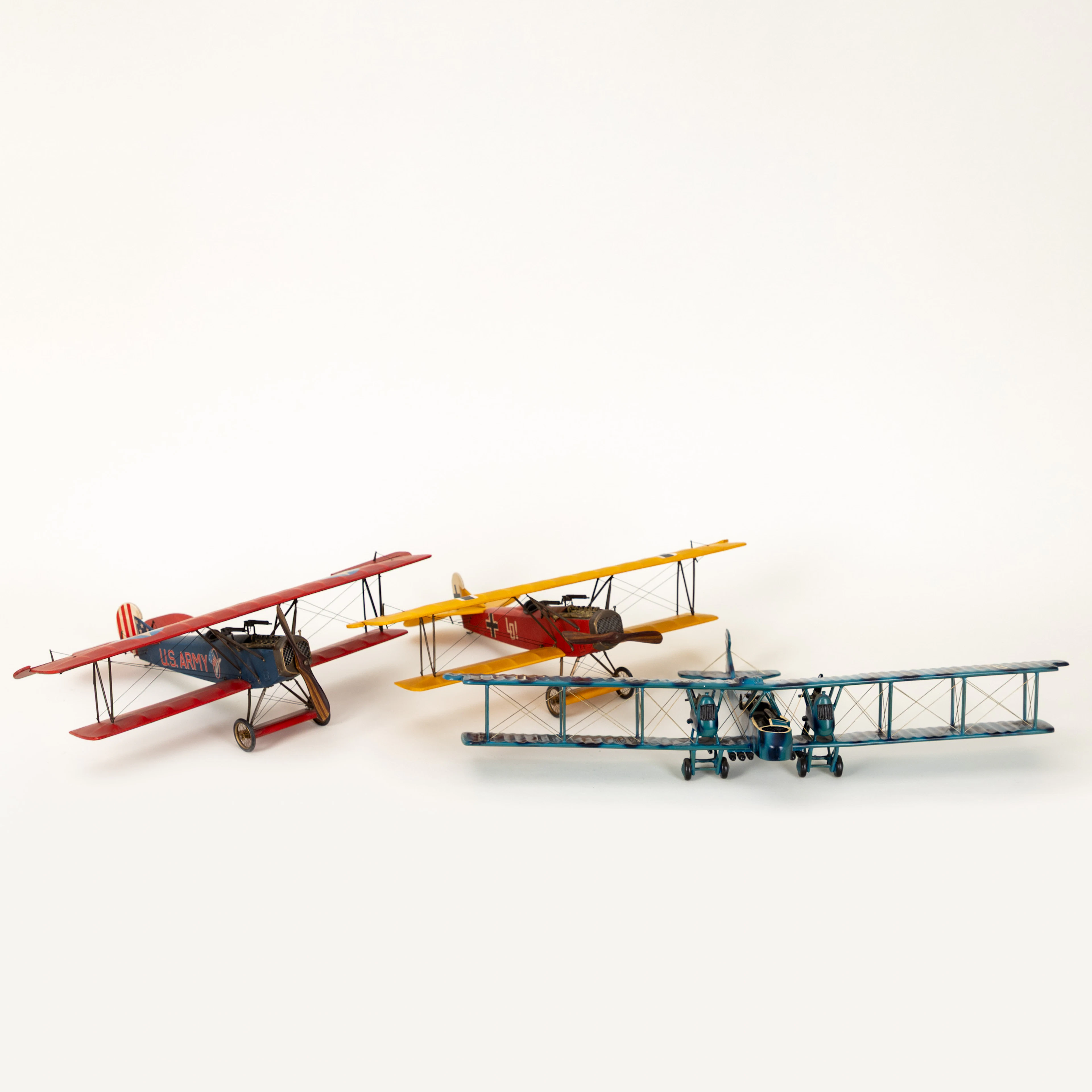 Drei Flugzeugmodelle / Biplanes (3).