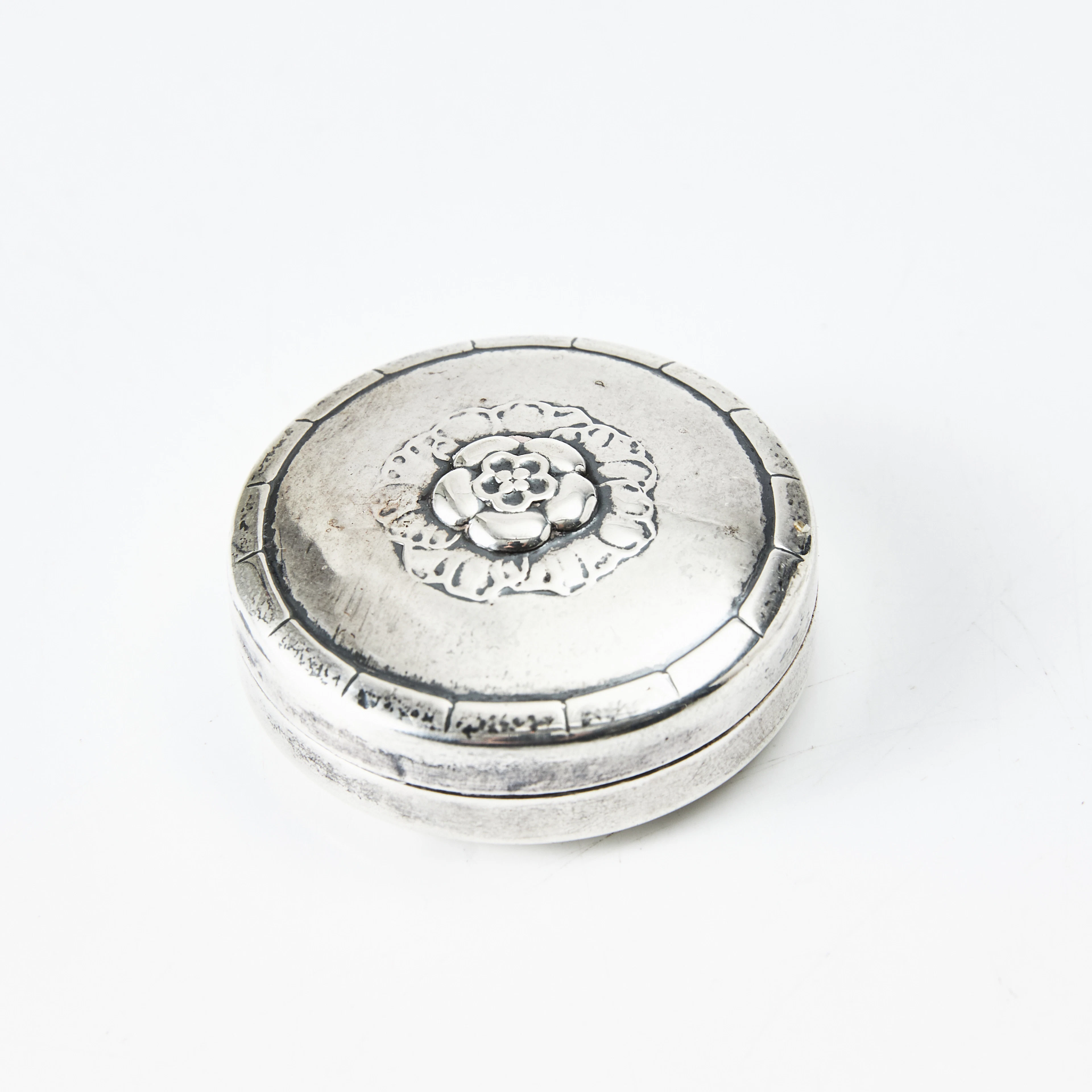 GEORG JENSEN. Pillerdosa, sterlingsilver, Köpenhamn 1923.