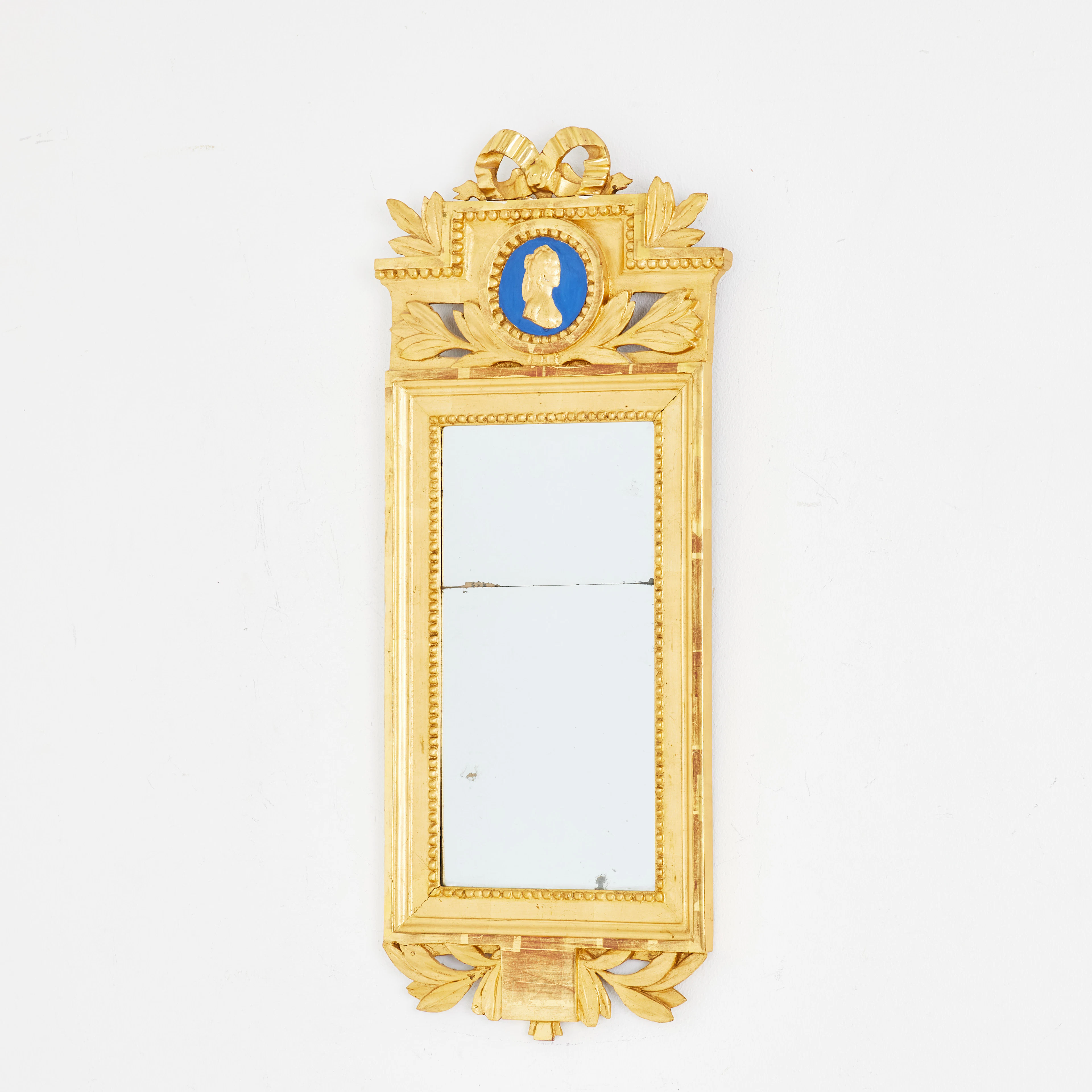 SPEGEL, gustaviansk, skuren dekor, tvådelat spegelglas, förgylld och
