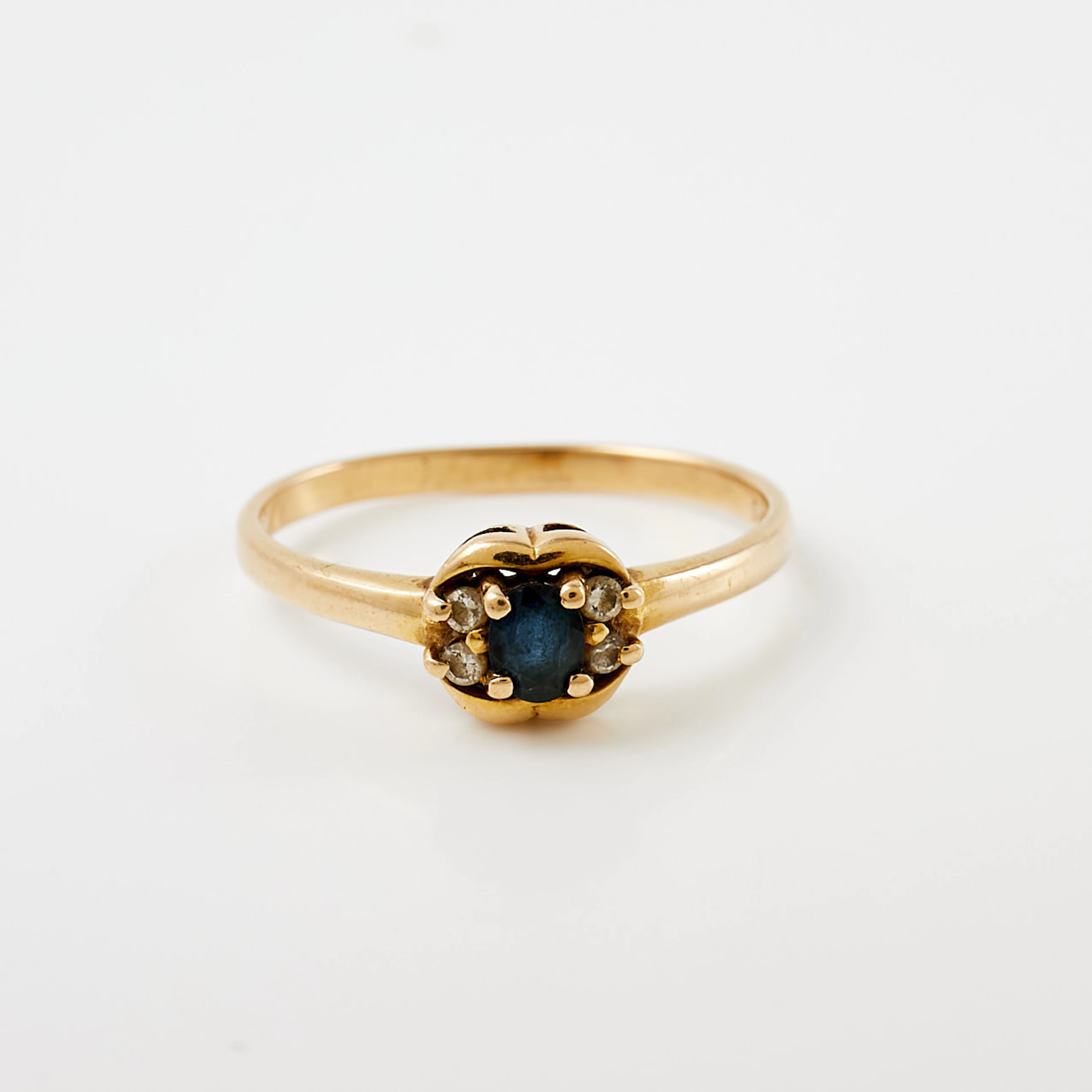 RING, 14 k guld, 1 syntetisk safir, 4 cubic zirkoner, utländska stämplar.