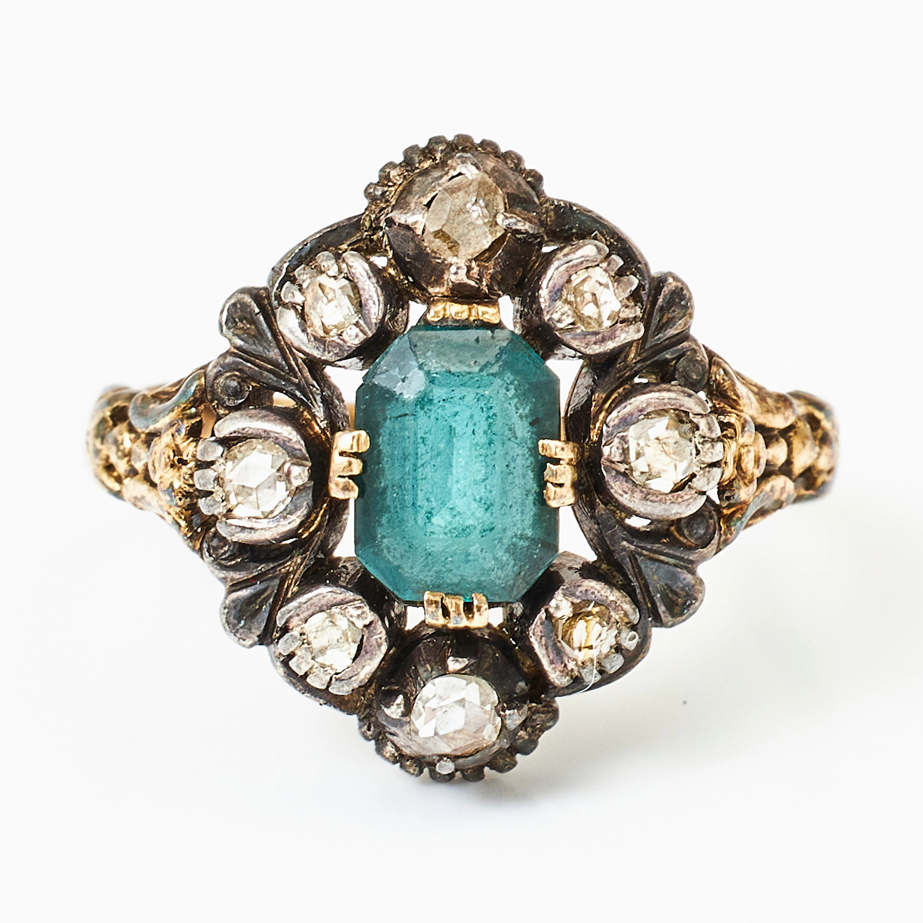RING, 18 k guld och silver, rosenslipade diamanter, smaragdslipad