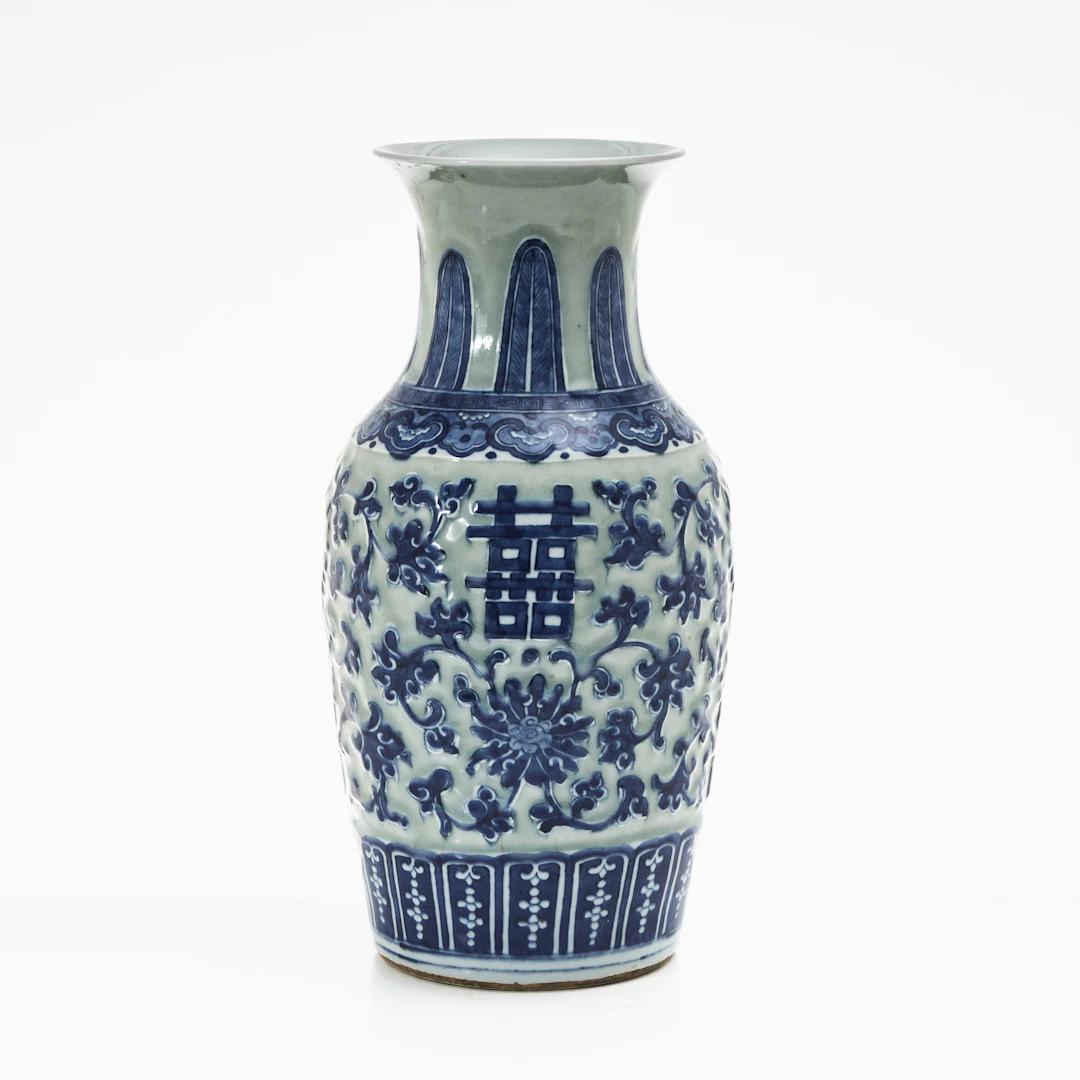 VAS, porslin, Kina, 1900-talets början, balusterformad, celadonglasyr