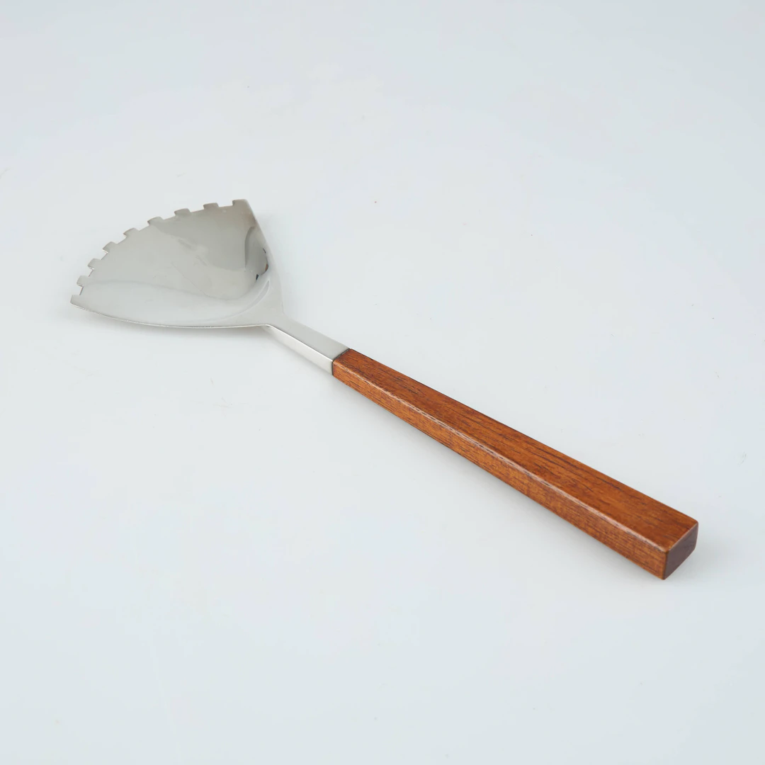 BERTEL GARDBERG. Kakspade, 916 silver, teak, Hopeakeskus, Tavastehus 1959.