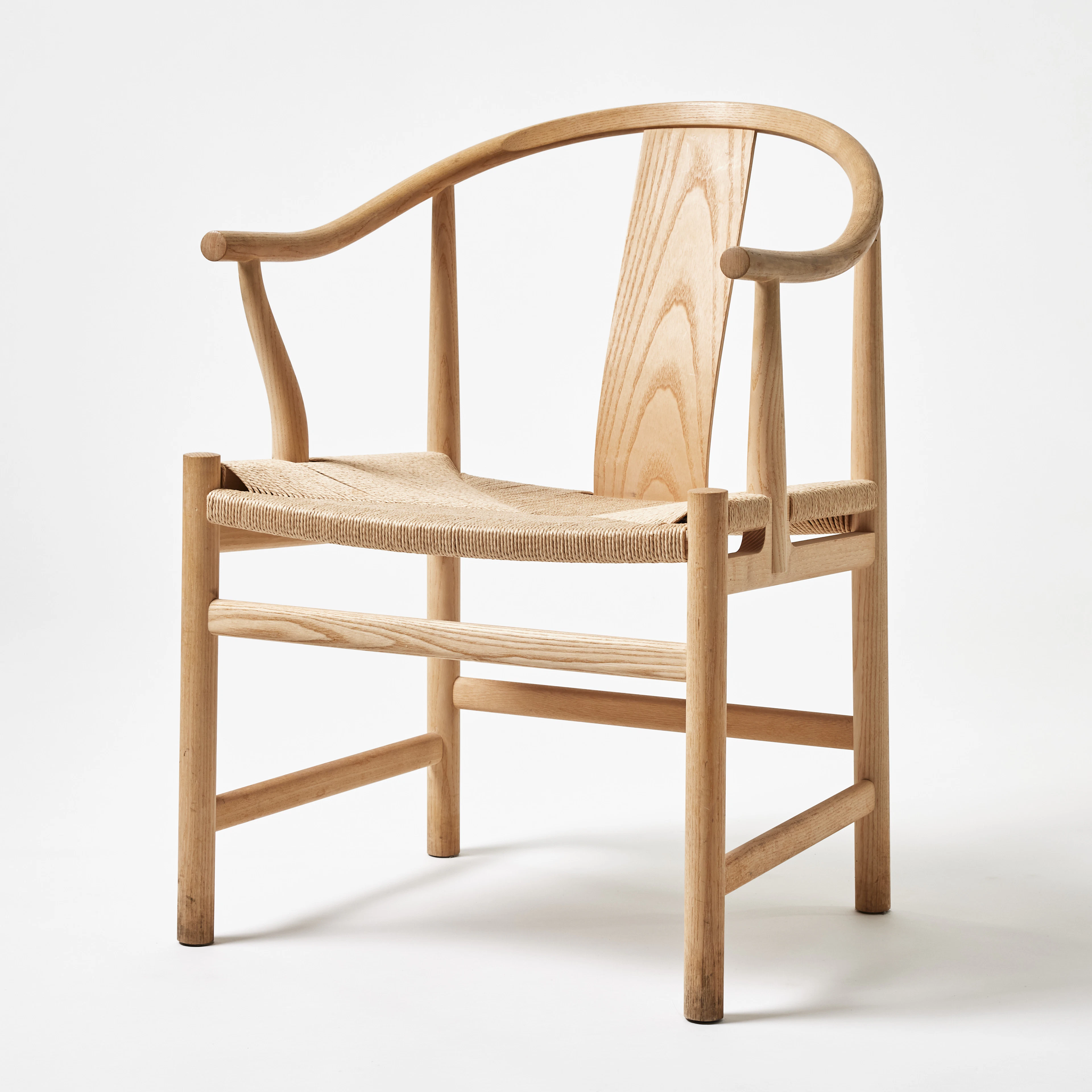 HANS J WEGNER. "Kinastolen", karmstol, PP Møbler, Danmark 2011, ask