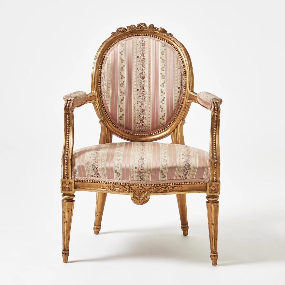 FÅTÖLJ, gustavianskt Stockholmsarbete, 1700-tal. Med Stolmakarämbetets sigill.