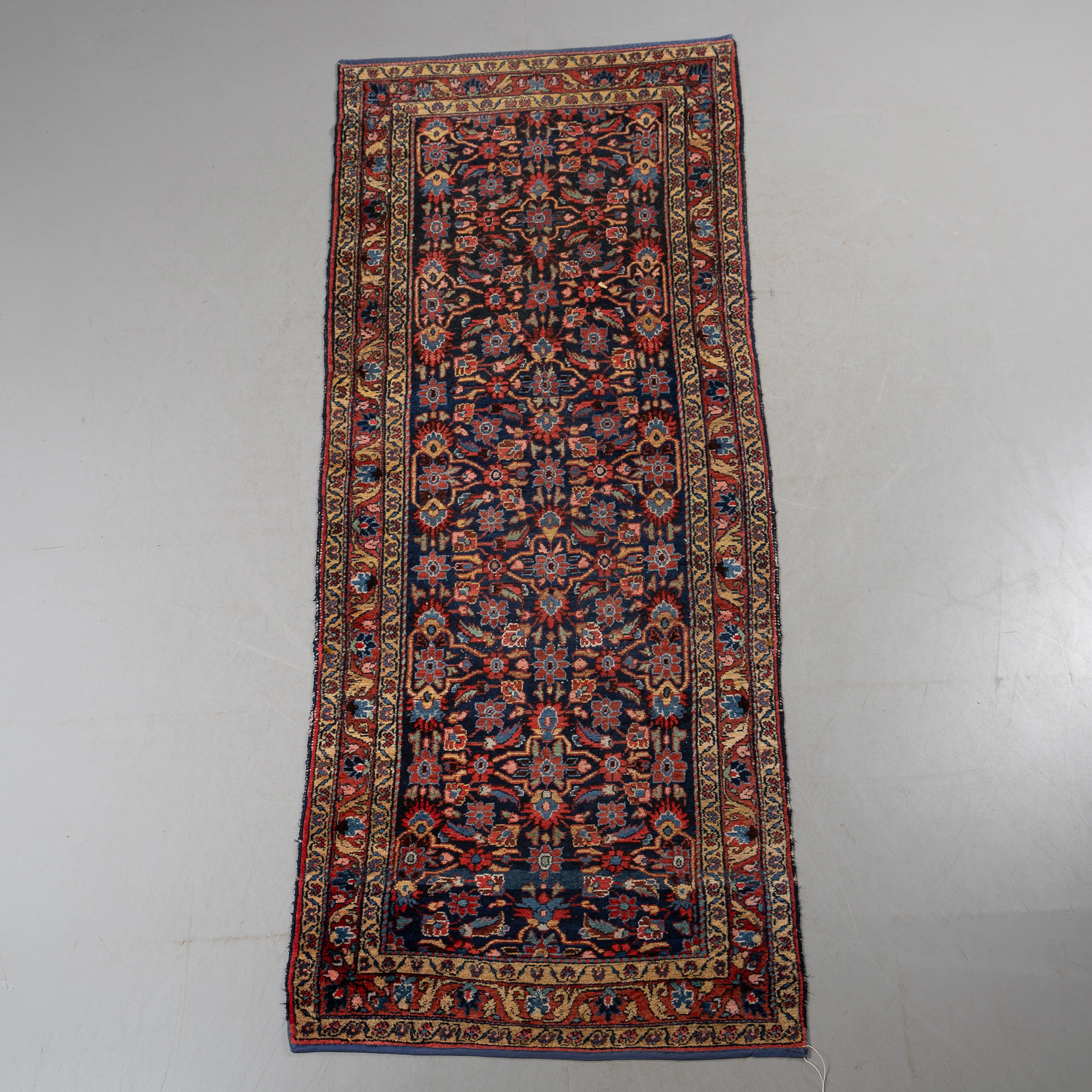 MATTA, gallerimodell, persisk ca 302 x 108 cm.