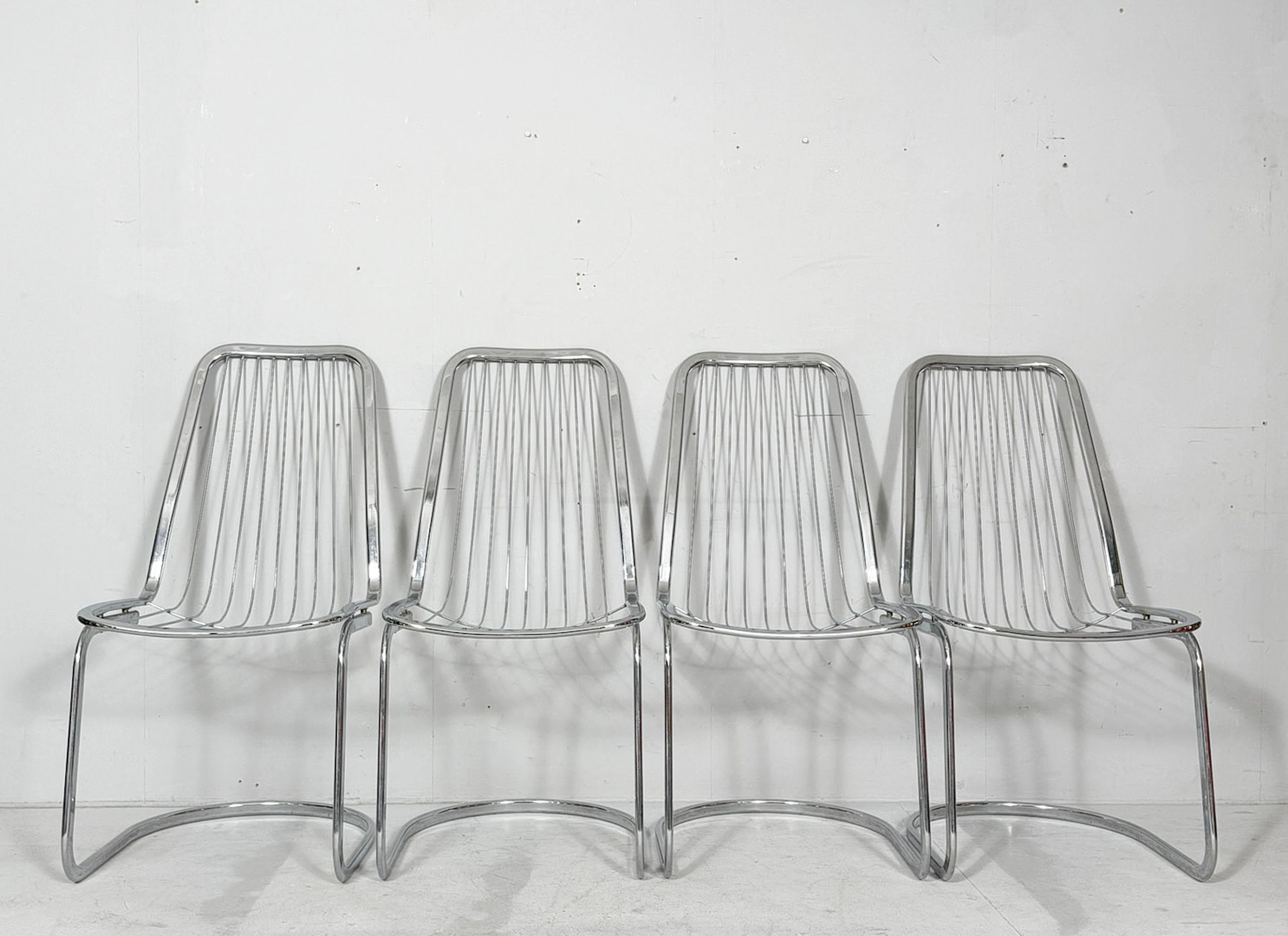 4 Freischwinger/Stühle von Gastone Rinaldi, Italien, Italien, 1970er Jahre.