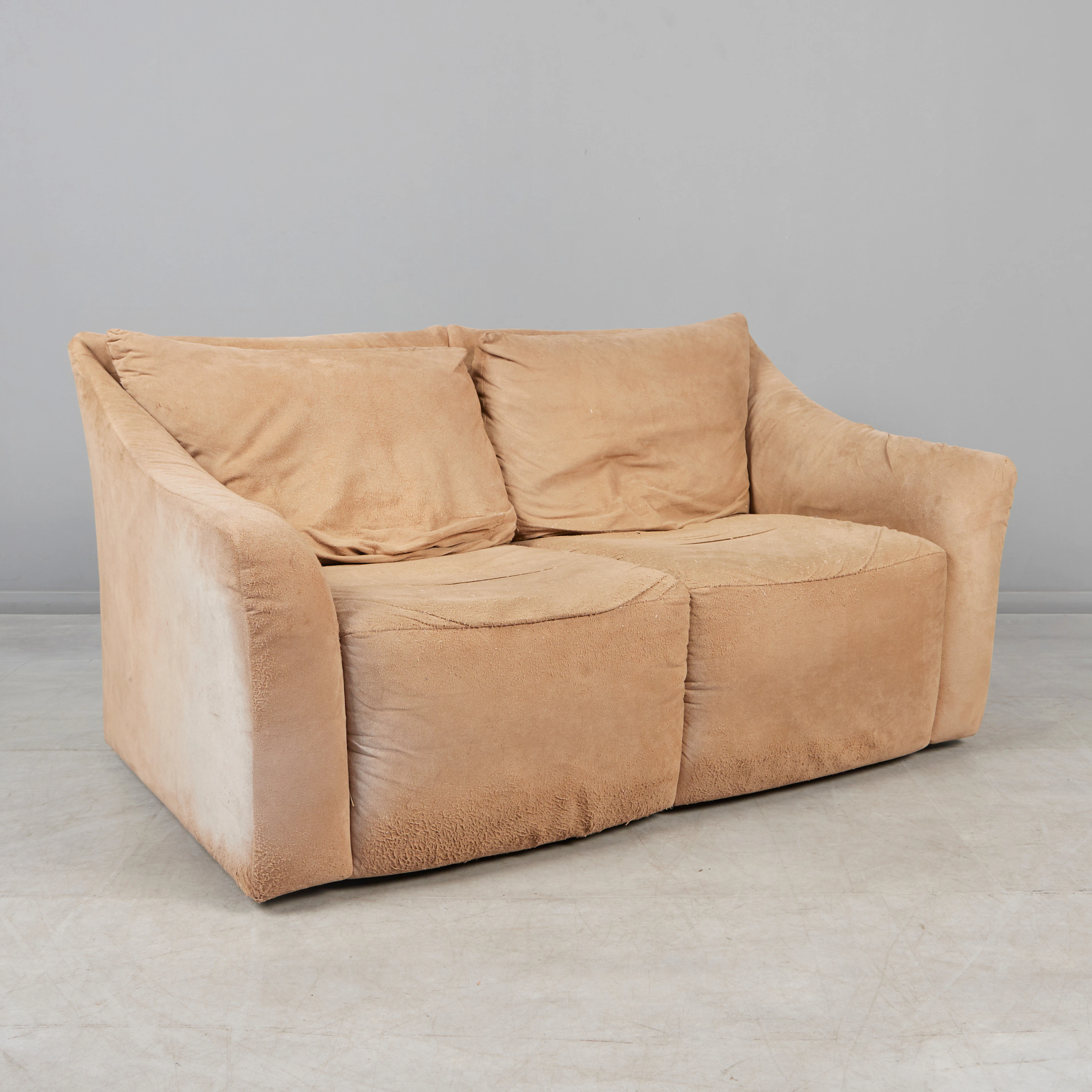 COR. Zweisitzersofa / Couch, Alcantara, 1950er Jahre, Deutschland.