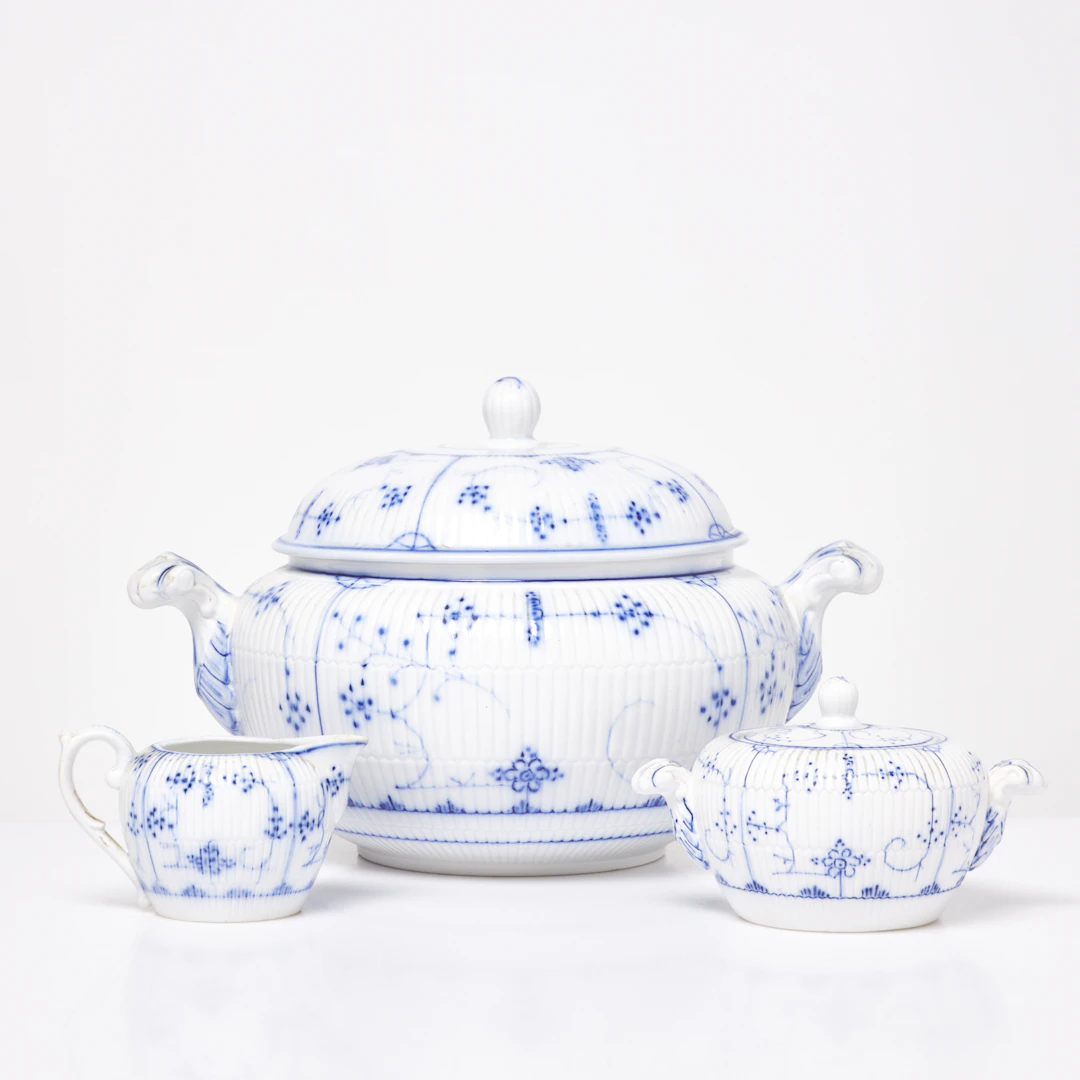TERRIN, GRÄDDKANNA, SOCKERSKÅL. 3 dlr, "Dresden", porslin, Villeroy & Boch.
