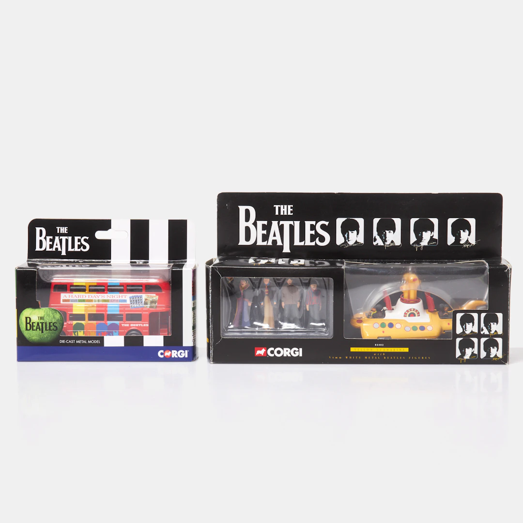 LEKSAKSMODELLER, 2 styck, Yellow Submarine med tillhörande figurer