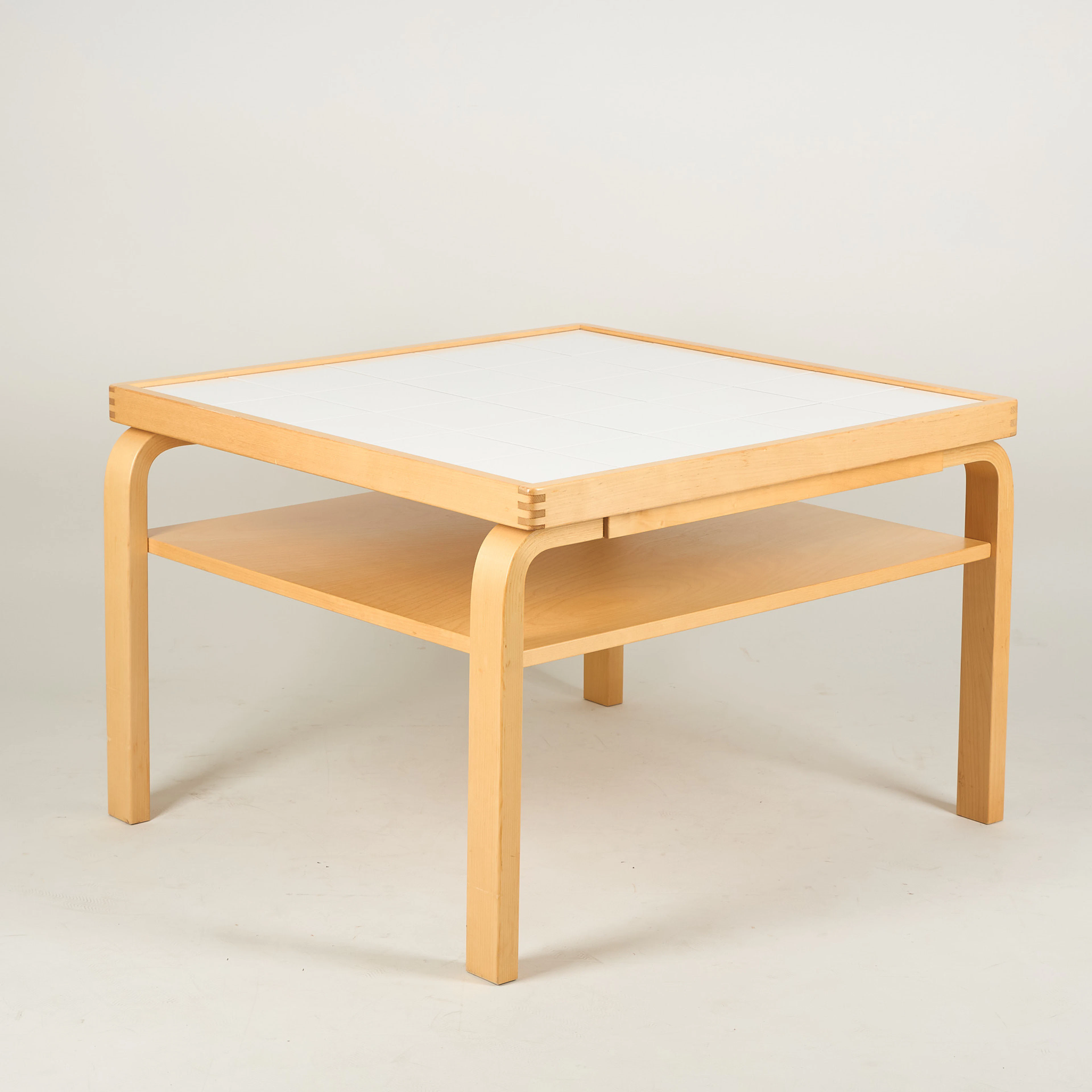 AINO AALTO. Soffbord, modell 910. Artek.