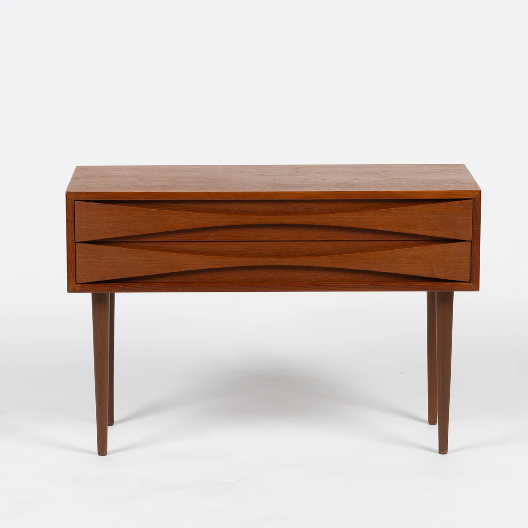 IELS CLAUSEN. Byrå, 2-lådig, teak, N.C. Möbler, Odense, Danmark, 1950-tal.