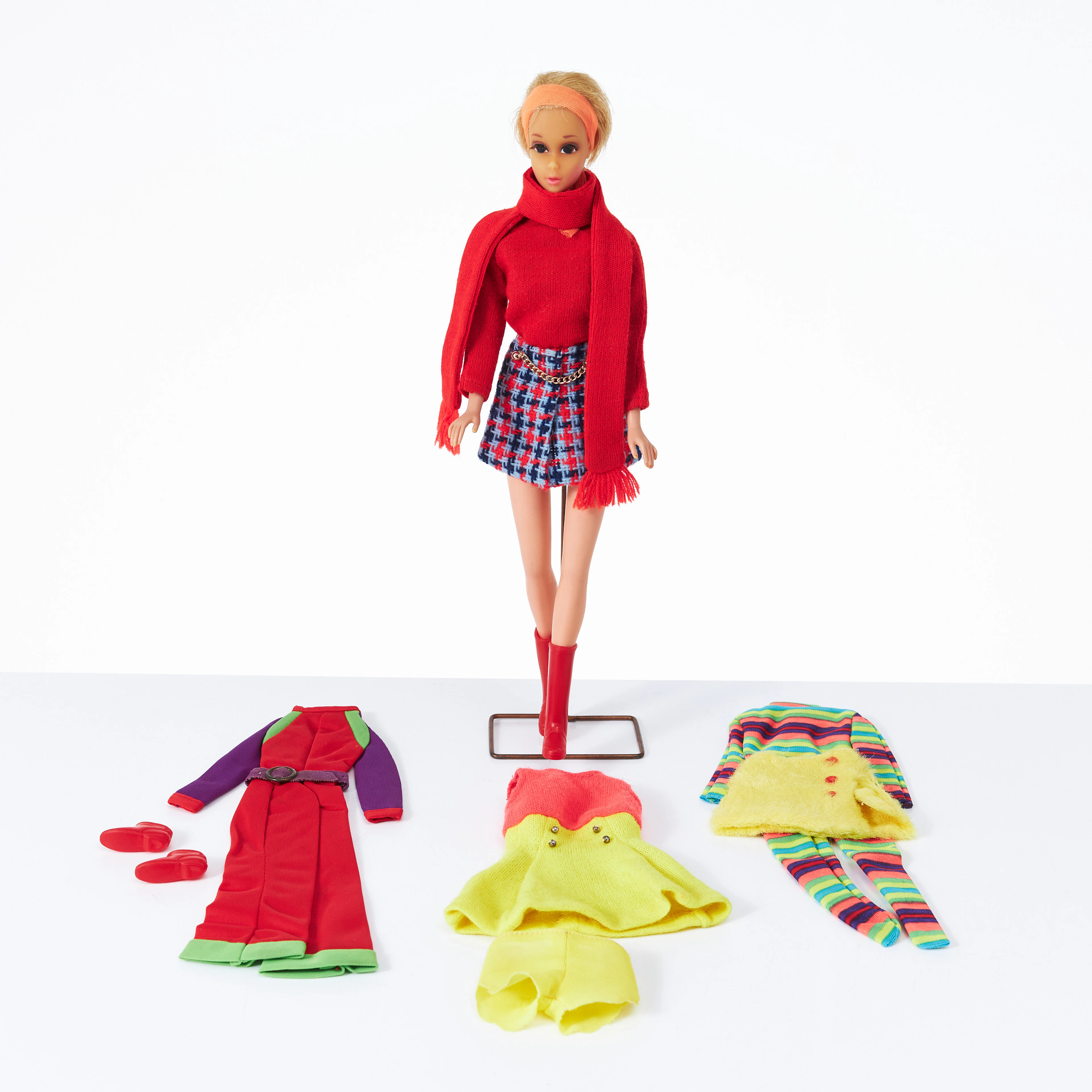 JAMIE WALKING DOLL, #1132 BL Blonde Hair, OUTFITS, (4), #1462 Rare
