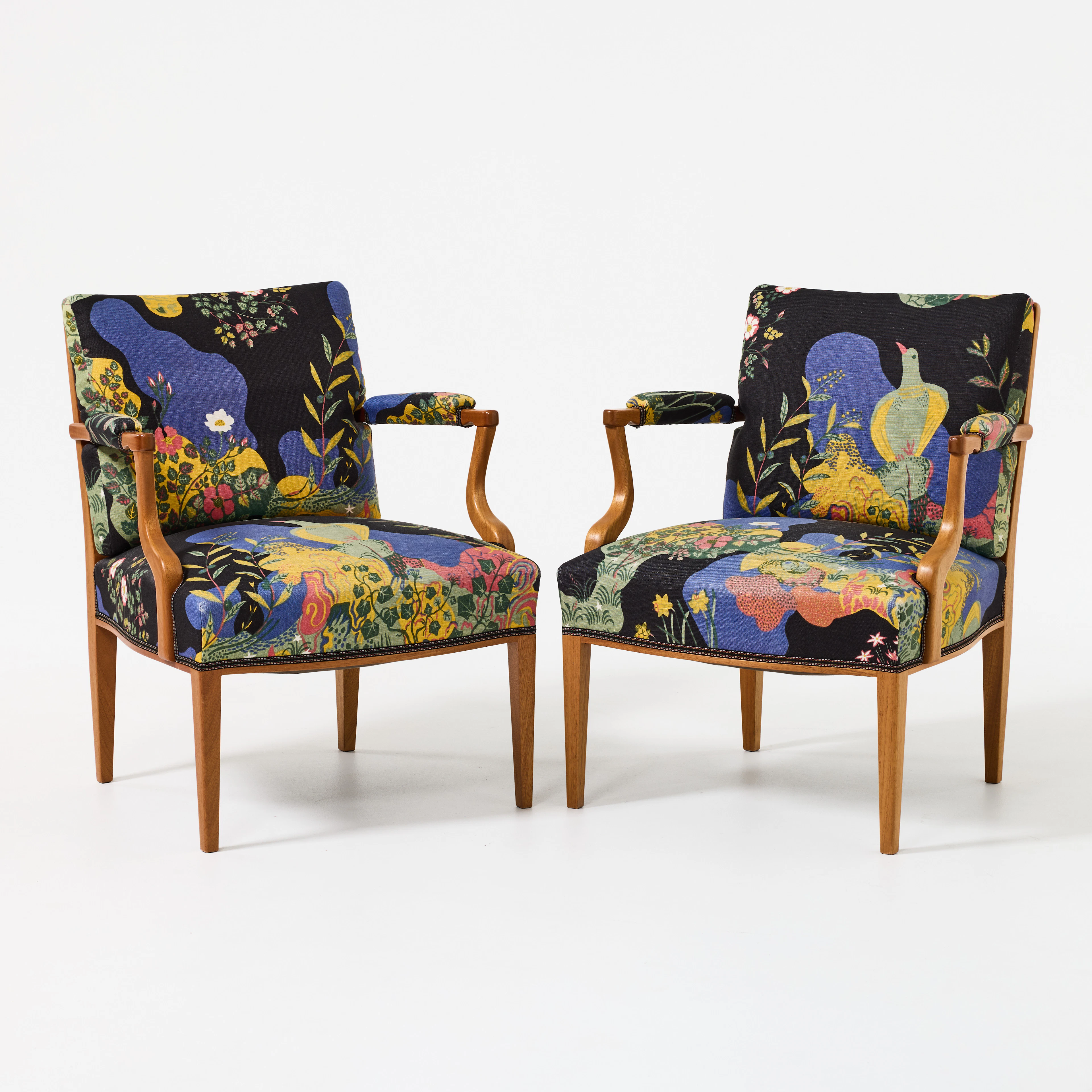 JOSEF FRANK. Karmstolar, ett par, Firma Svenskt Tenn, modellnummer