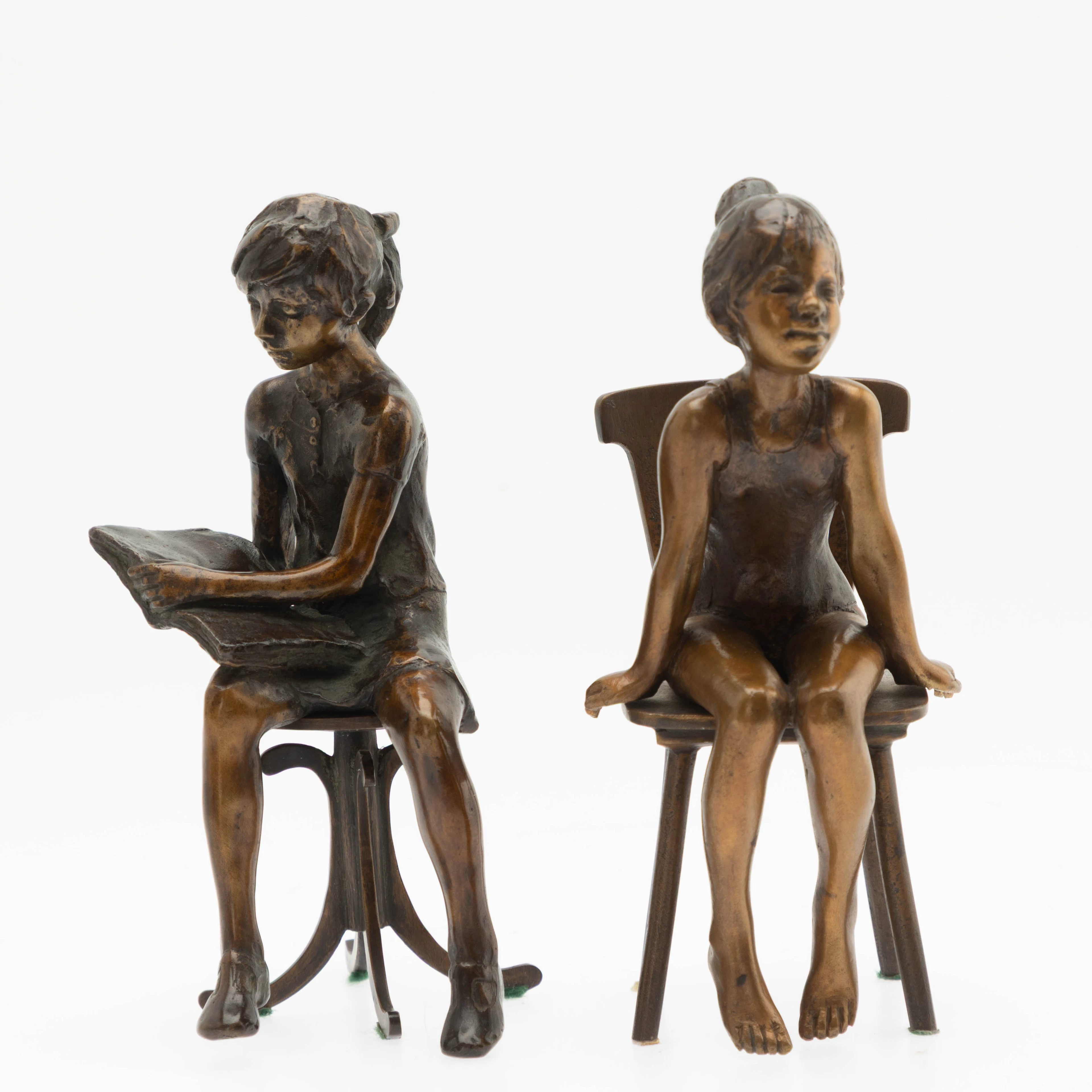 LÁSZLÓ KUTAS (1936-2023). 2 Bronzen: 'Lesendes Kind' und 'Mädchen