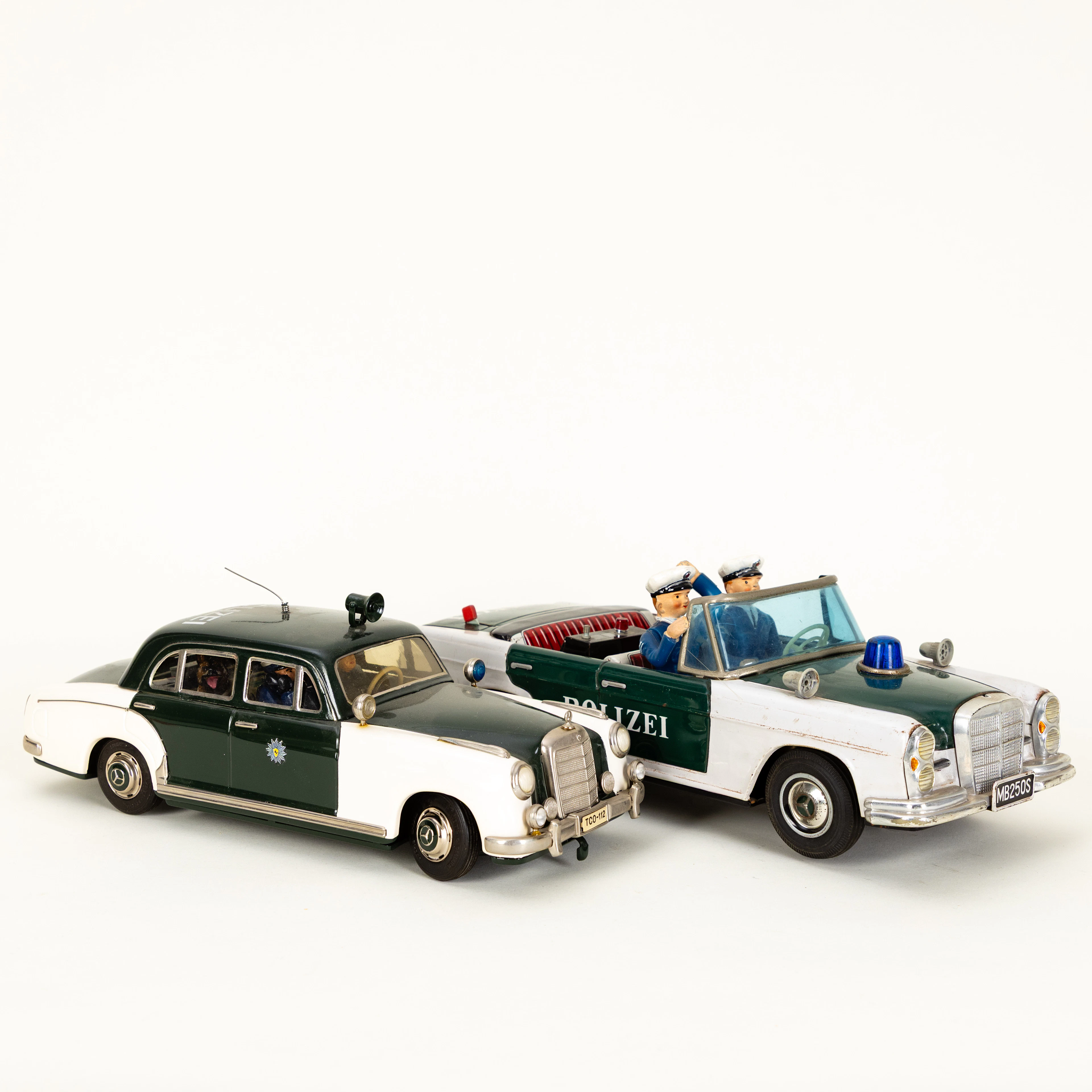 Zwei Mercedes Blechautos, deutsche Polizei, 1950-1960er Jahre (2).
