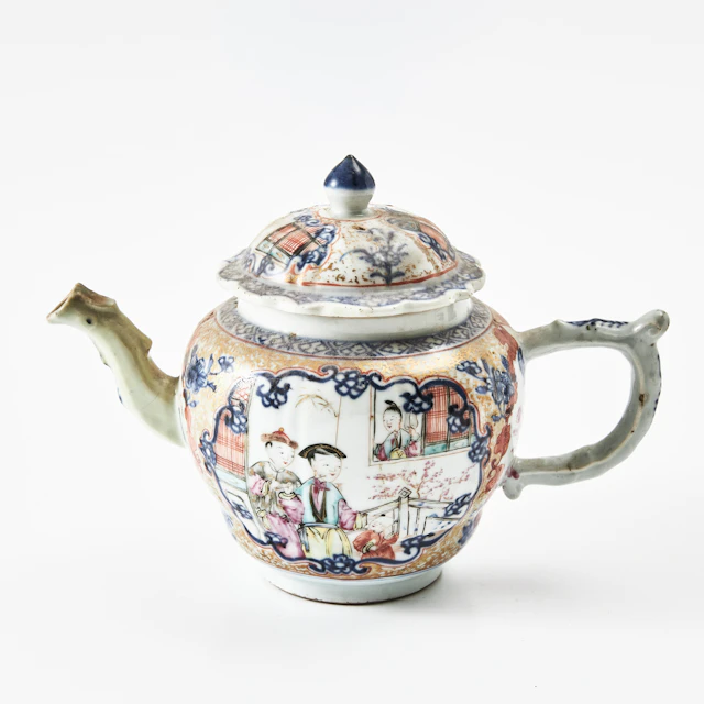 TEKANNA, porslin, Kina, Qianlong (1736-1795), mandarinporslin, famille rose.