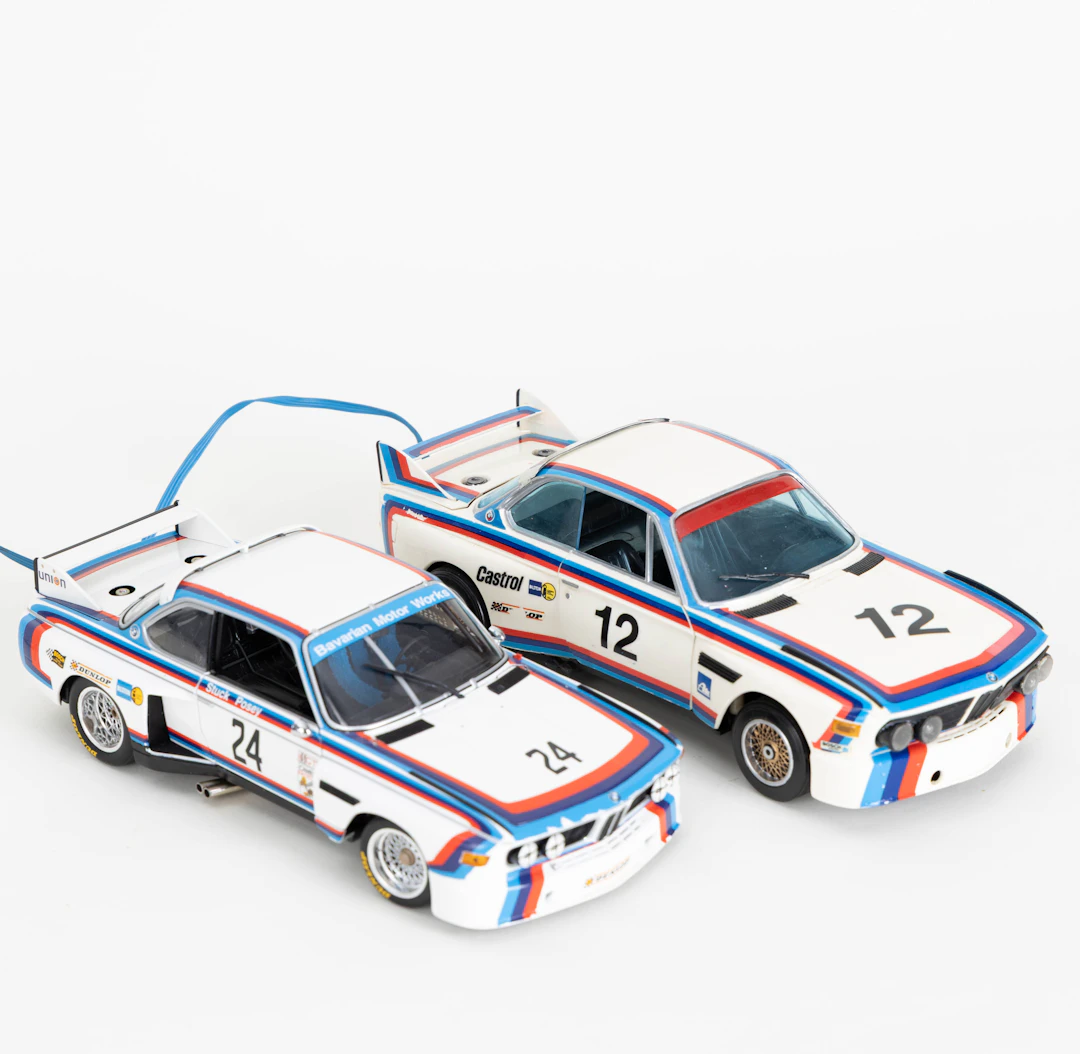 MAISTO UND PAULS MODEL ART. Zwei Modelle BMW 3,3 CSL, USA und China.