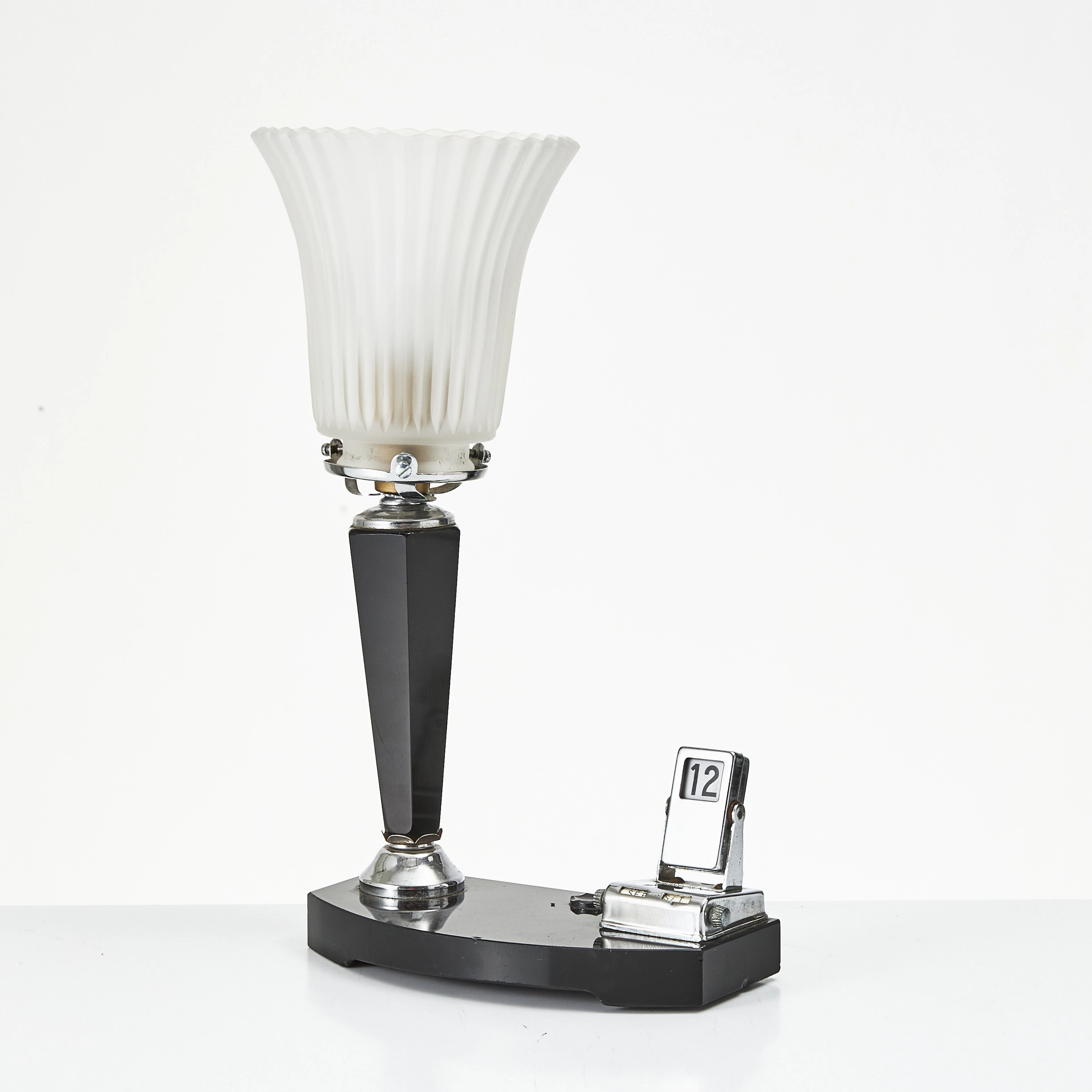 BORDSLAMPA, Art Deco, stomme av pressglas med bordskalender och beslag