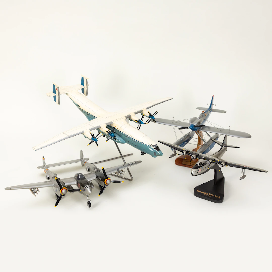 Vier kleine Flugzeugsmodelle / Standmodelle, Marineflieger (4).