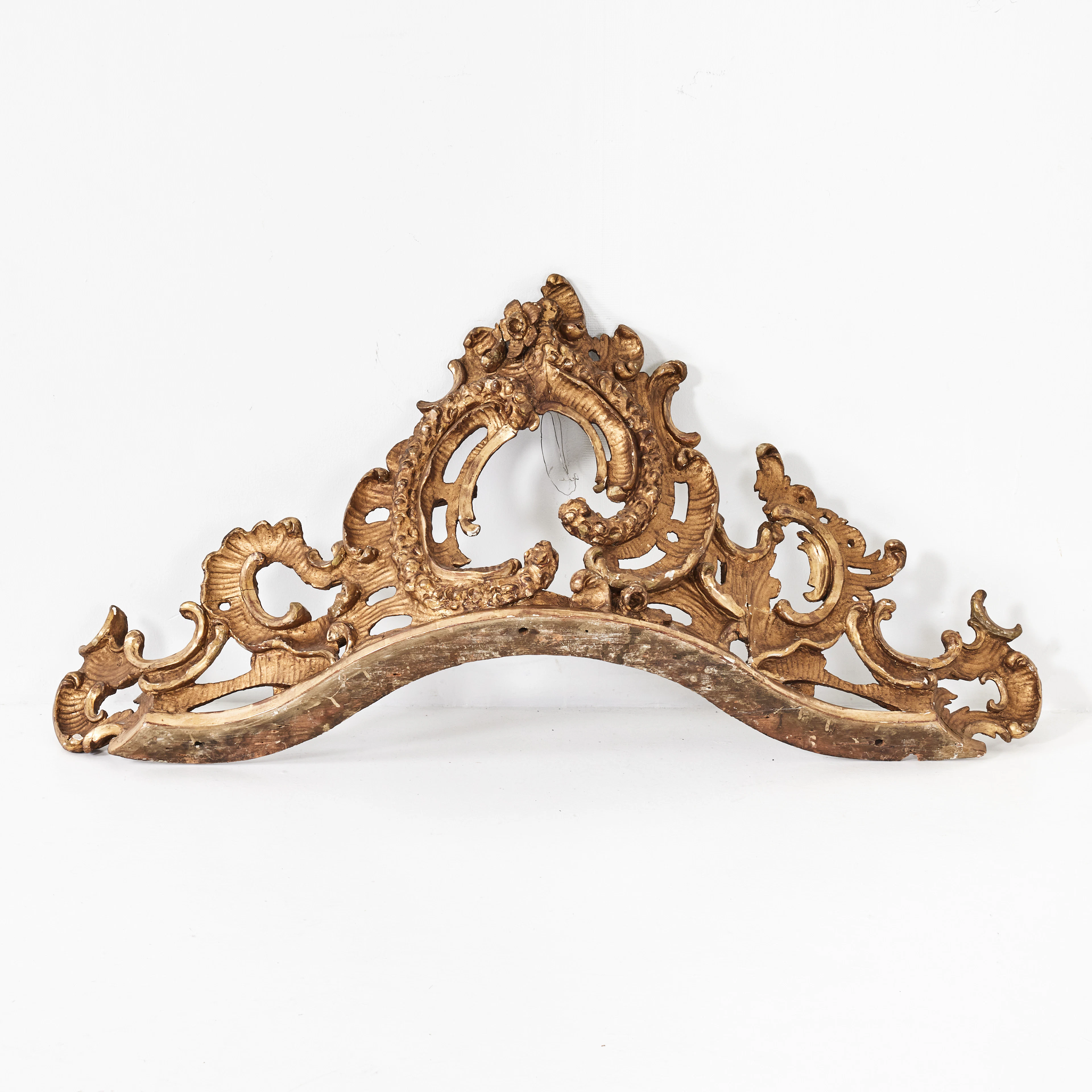 SÄNGHIMMEL, med upphängning, 1700-tal, Louis XV, bronserad, träskuren dekor.