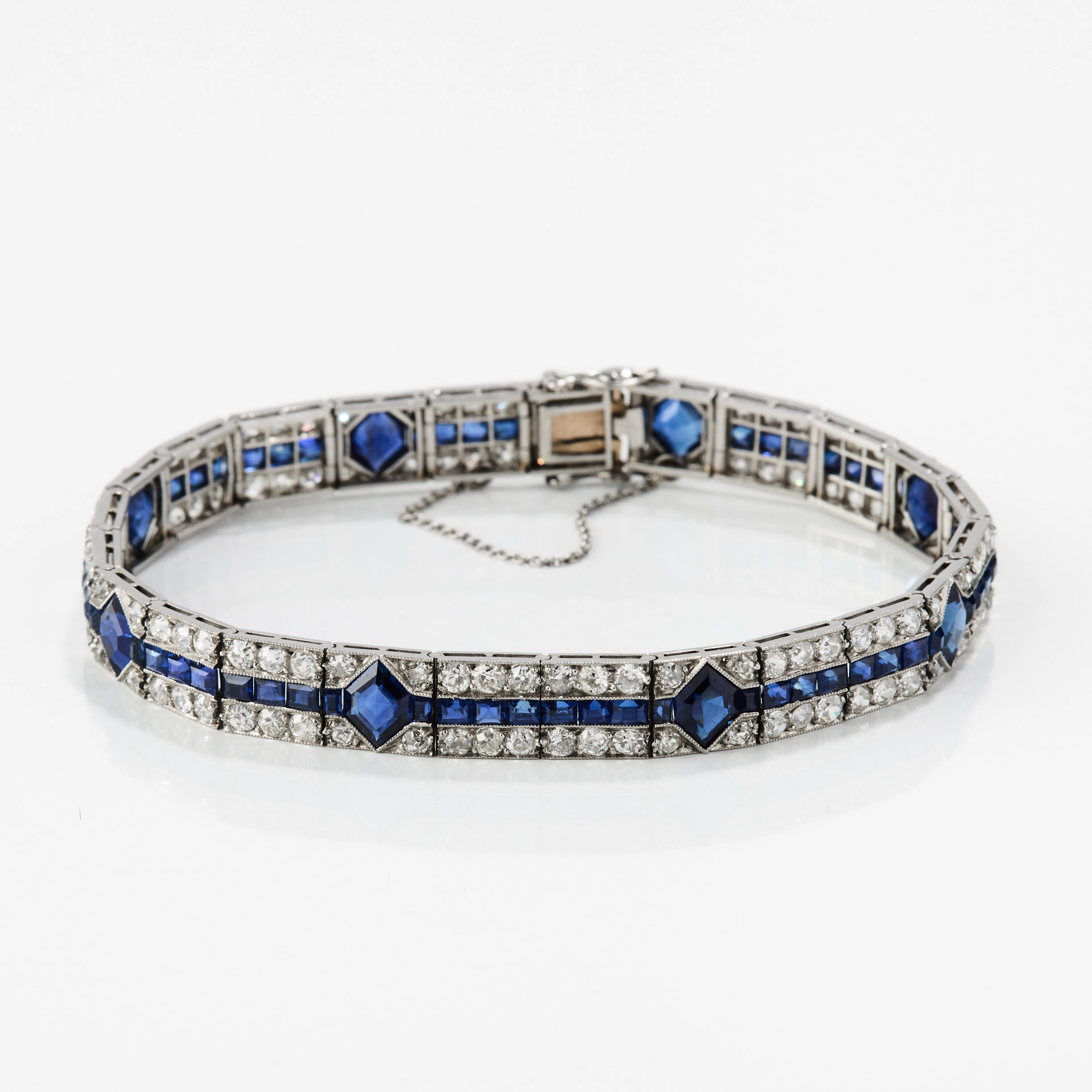 ARMBAND, platina med safirer, syntetiska safirer och diamanter, Art