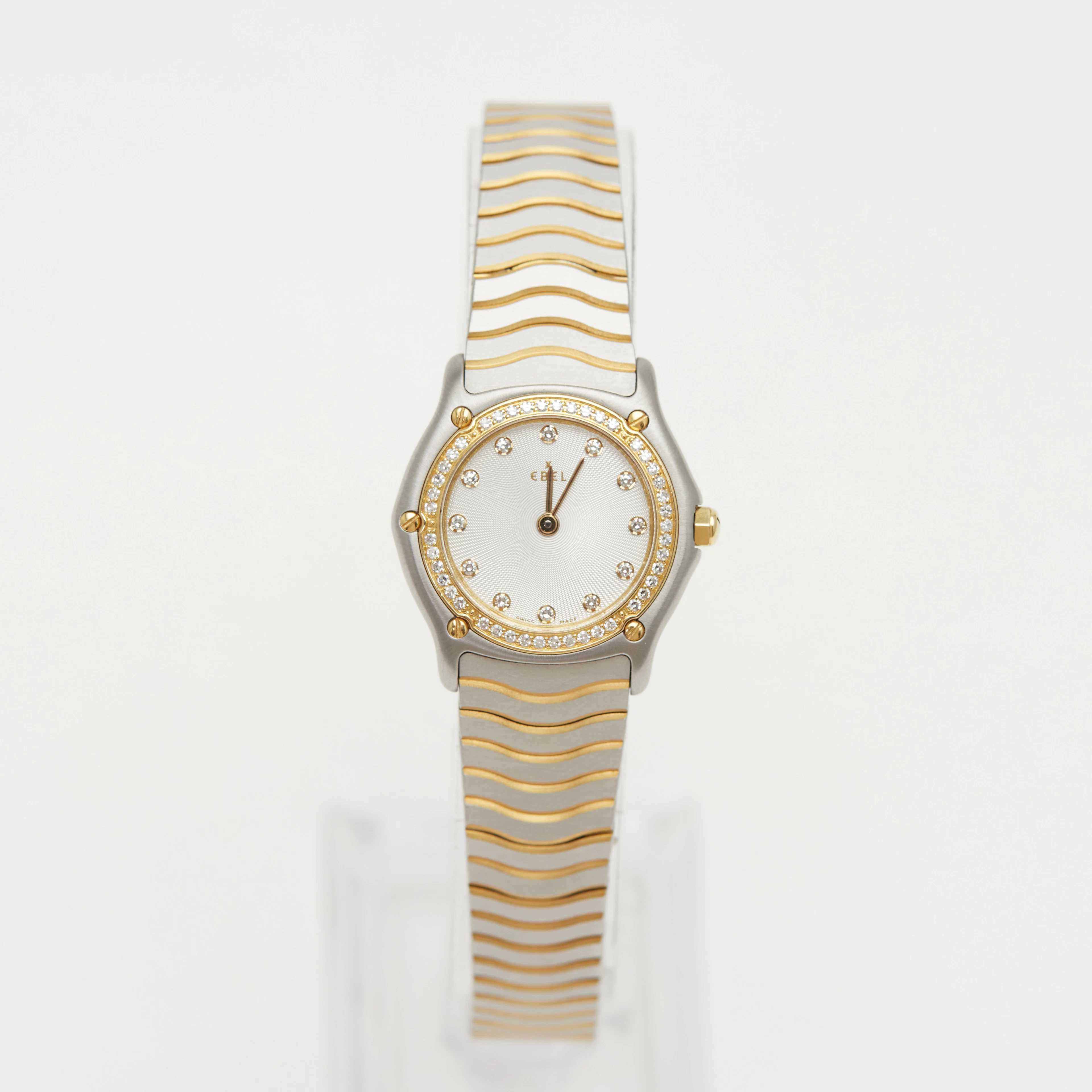 EBEL. Armbanduhr, Modell 'Classic Wave', Gold, Brillanten, Quarz, Schweiz.