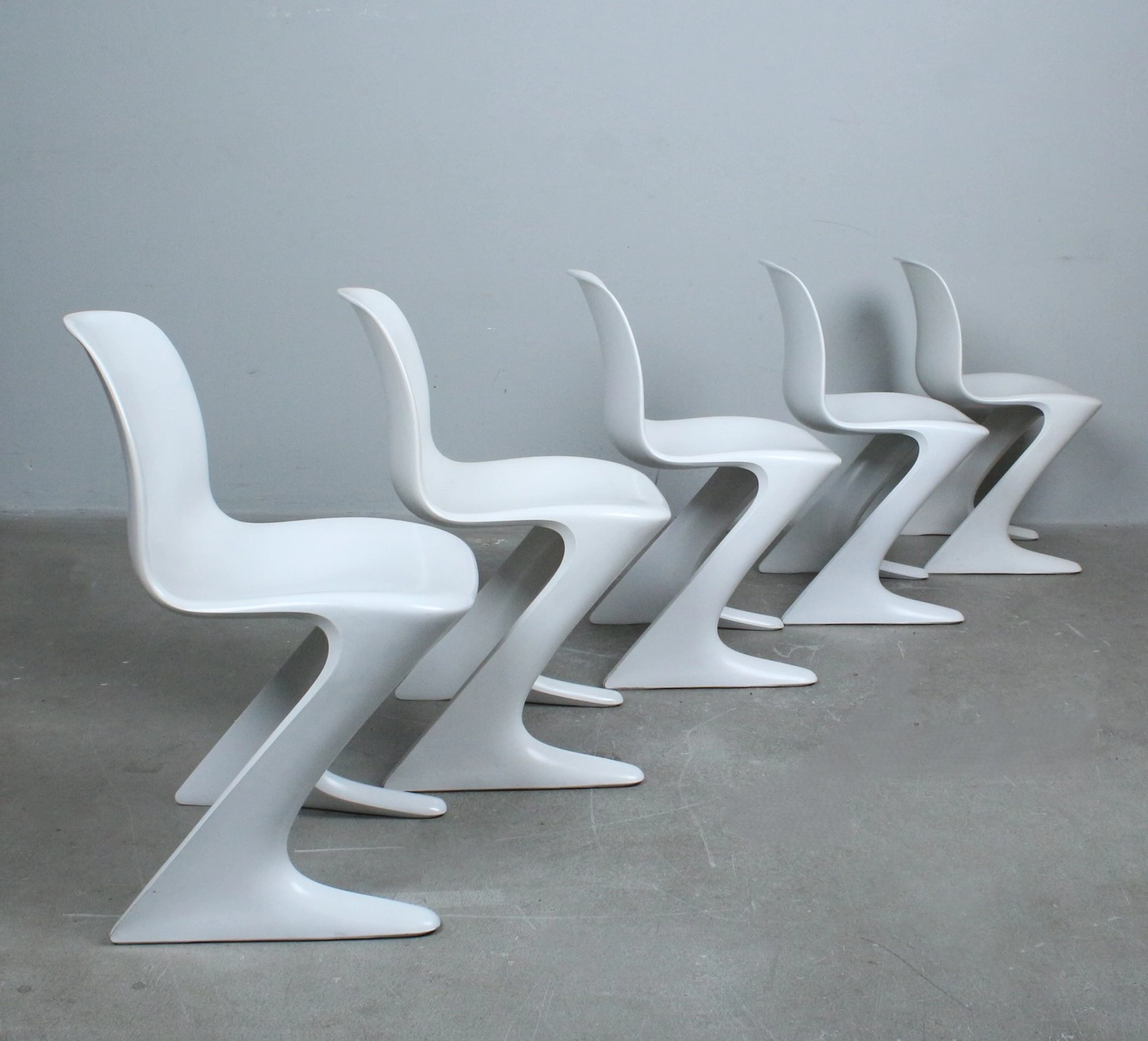 ERNST MOECKL. Horn-Collection. Set von 5 Stühlen, 'Z-Chair' bzw. 'Kangaroo-Chair