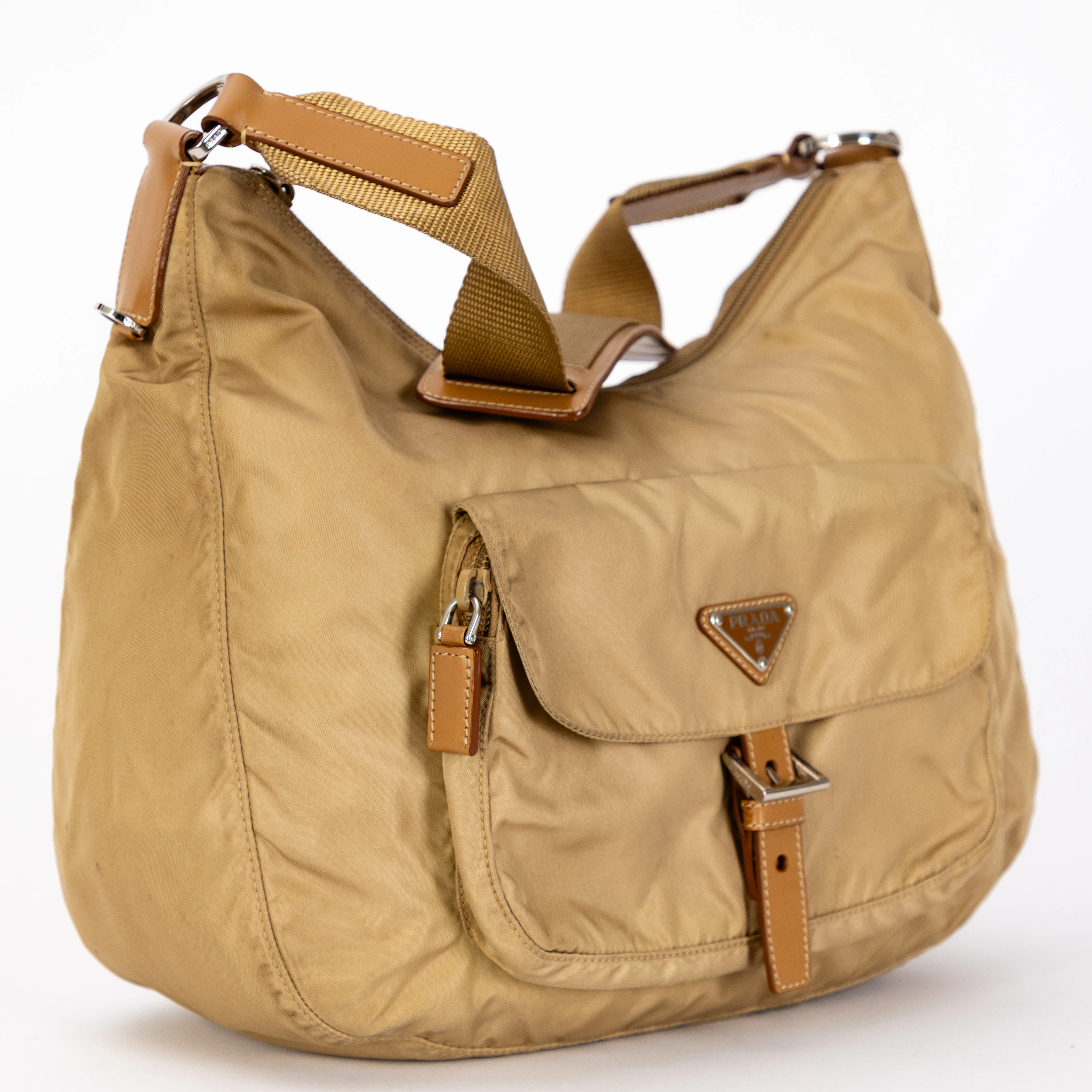 PRADA. Schultertasche / Handtasche, beige.