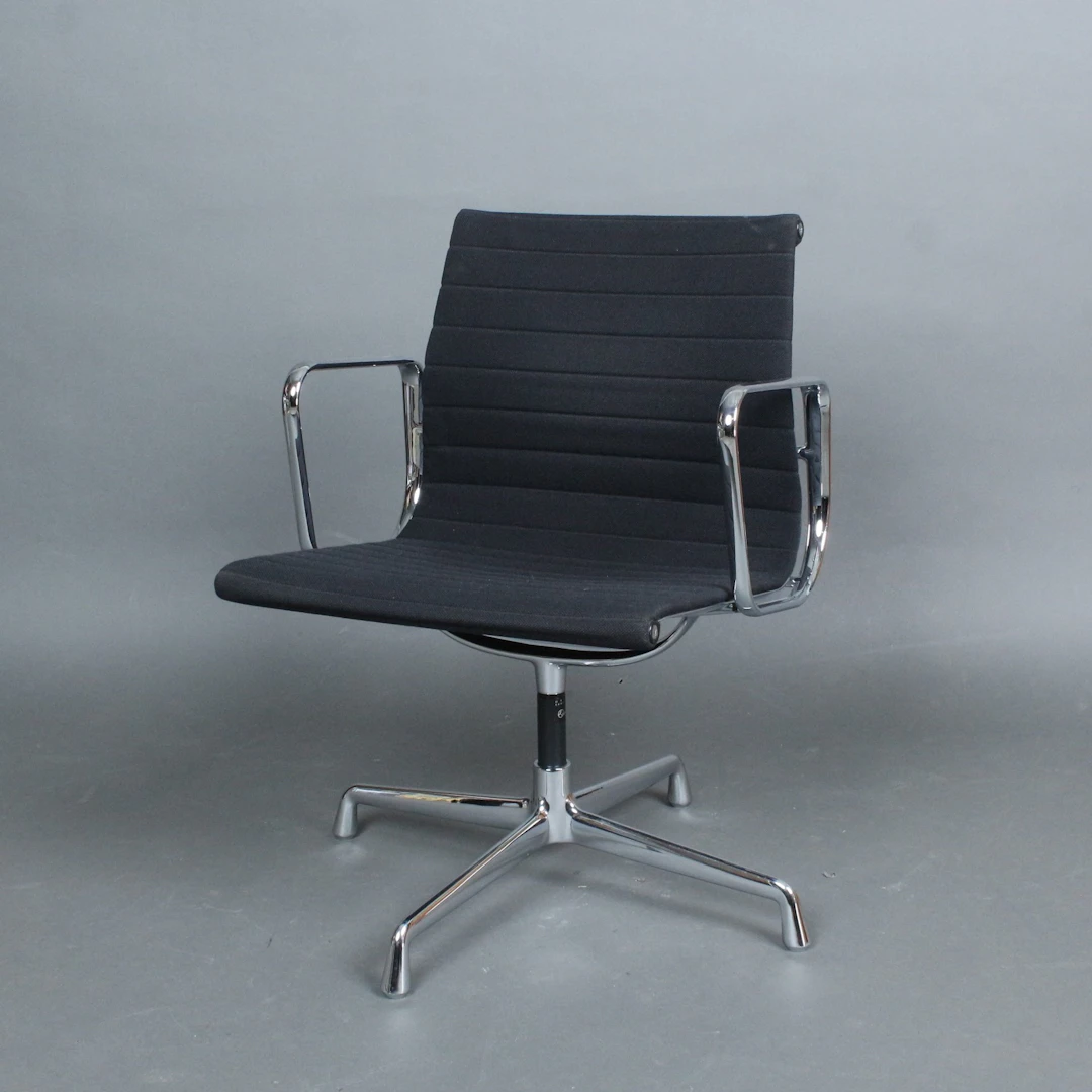 CHARLES & RAY EAMES. für Vitra, Schreibtischstuhl / Aluminium Chair